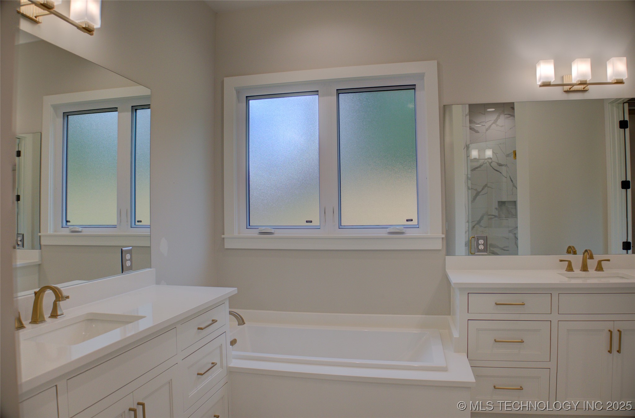 211 E 34th Street Property Photo 32