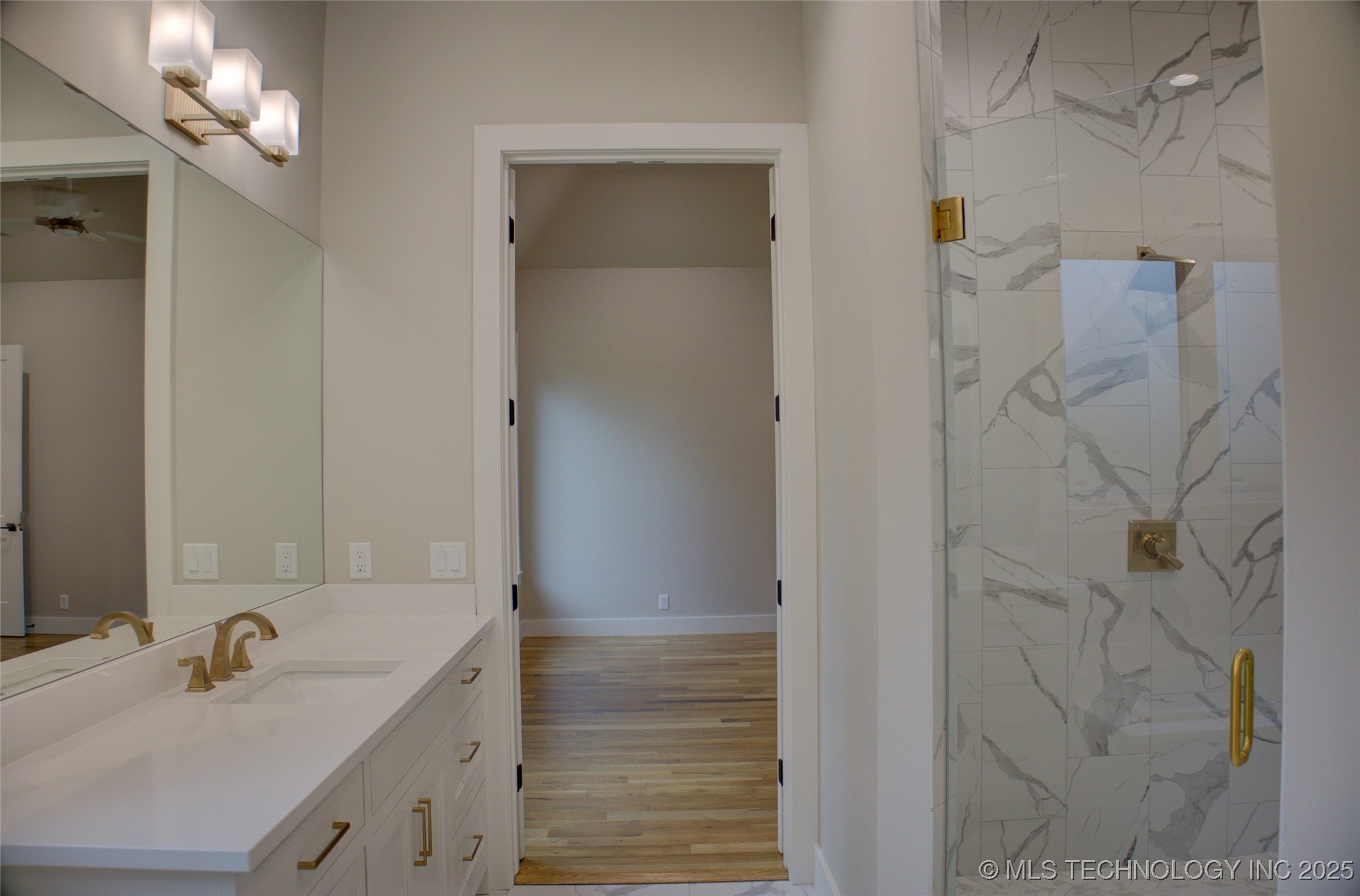 211 E 34th Street Property Photo 33