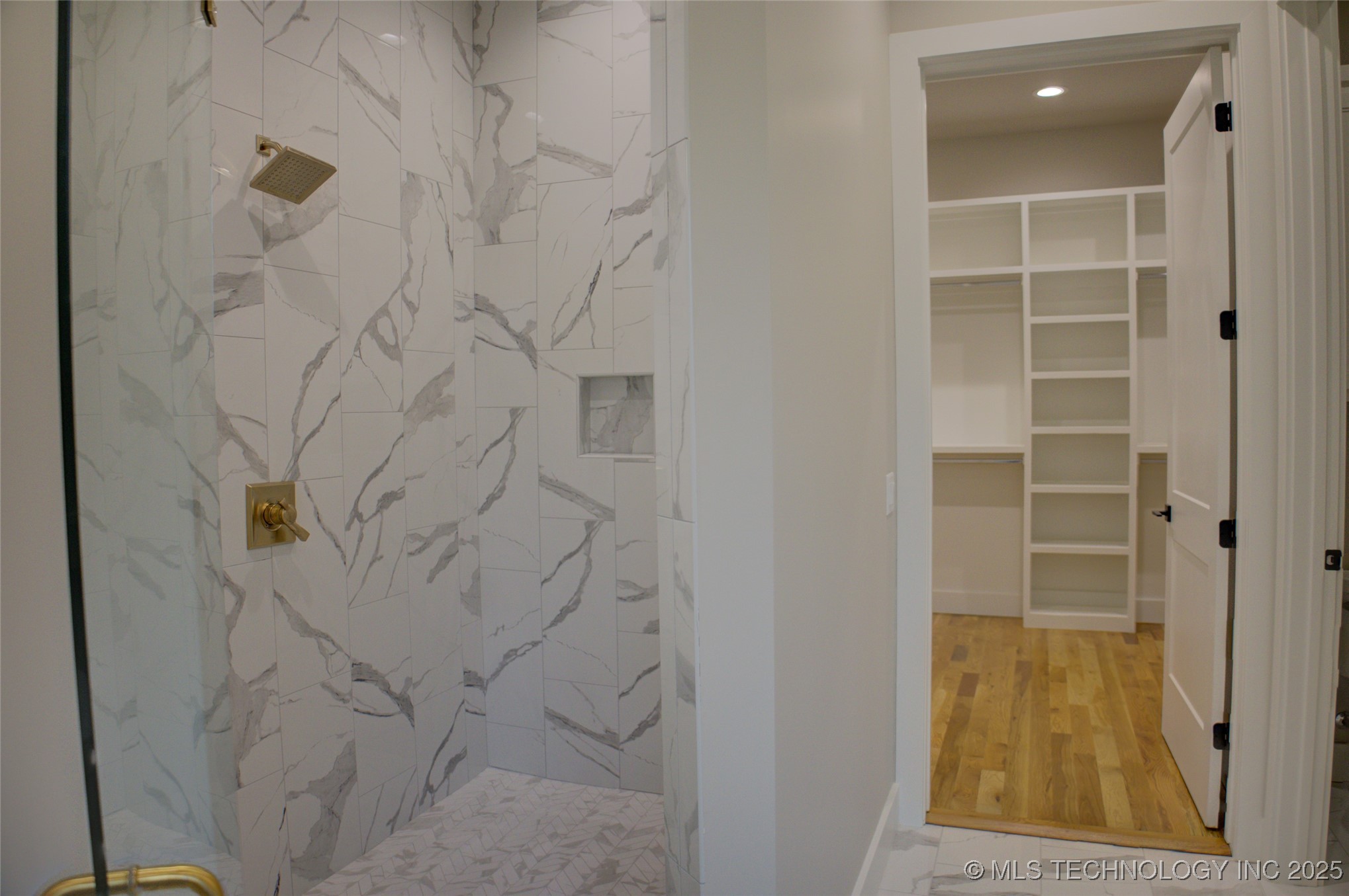 211 E 34th Street Property Photo 34