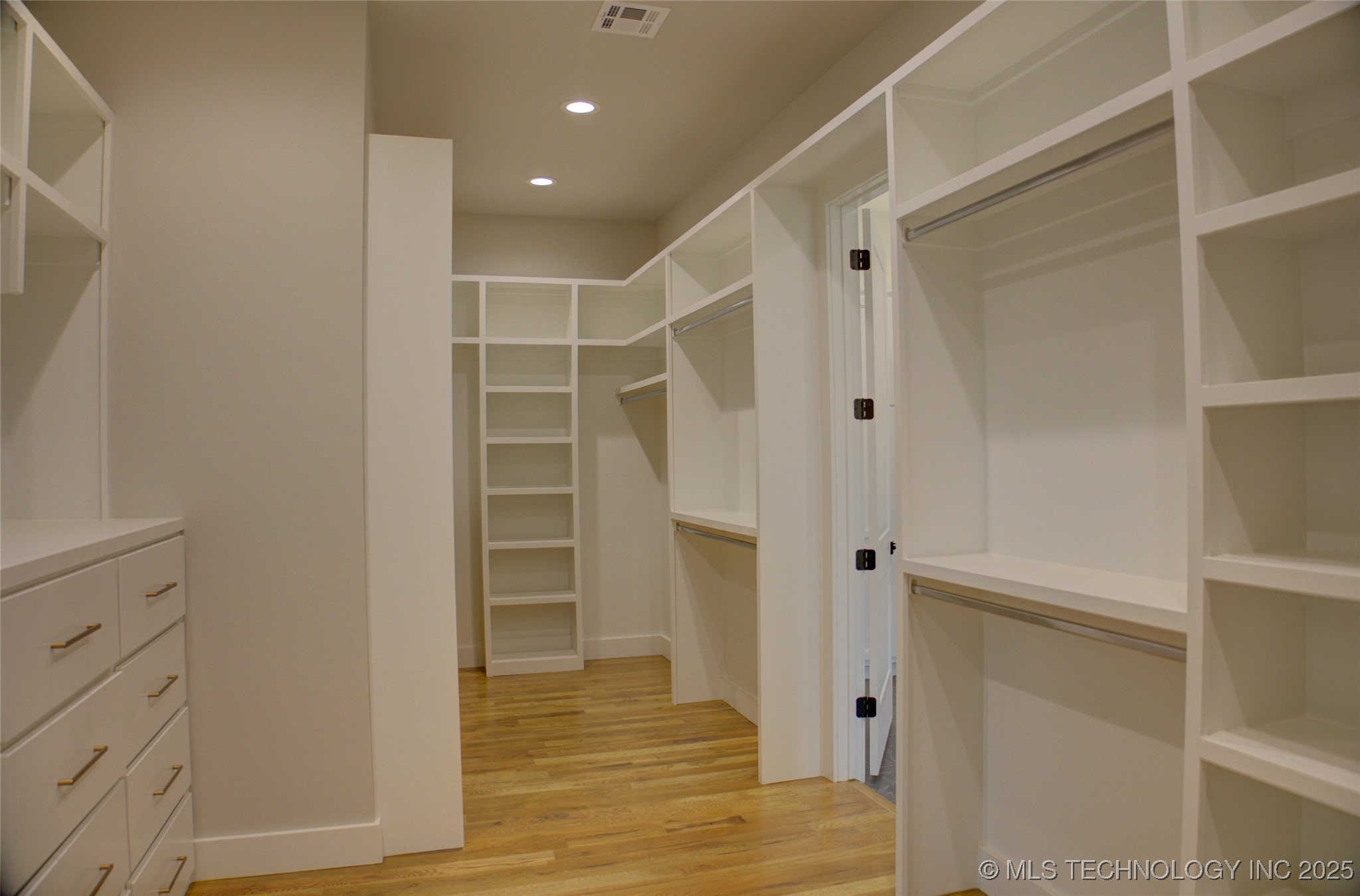 211 E 34th Street Property Photo 35