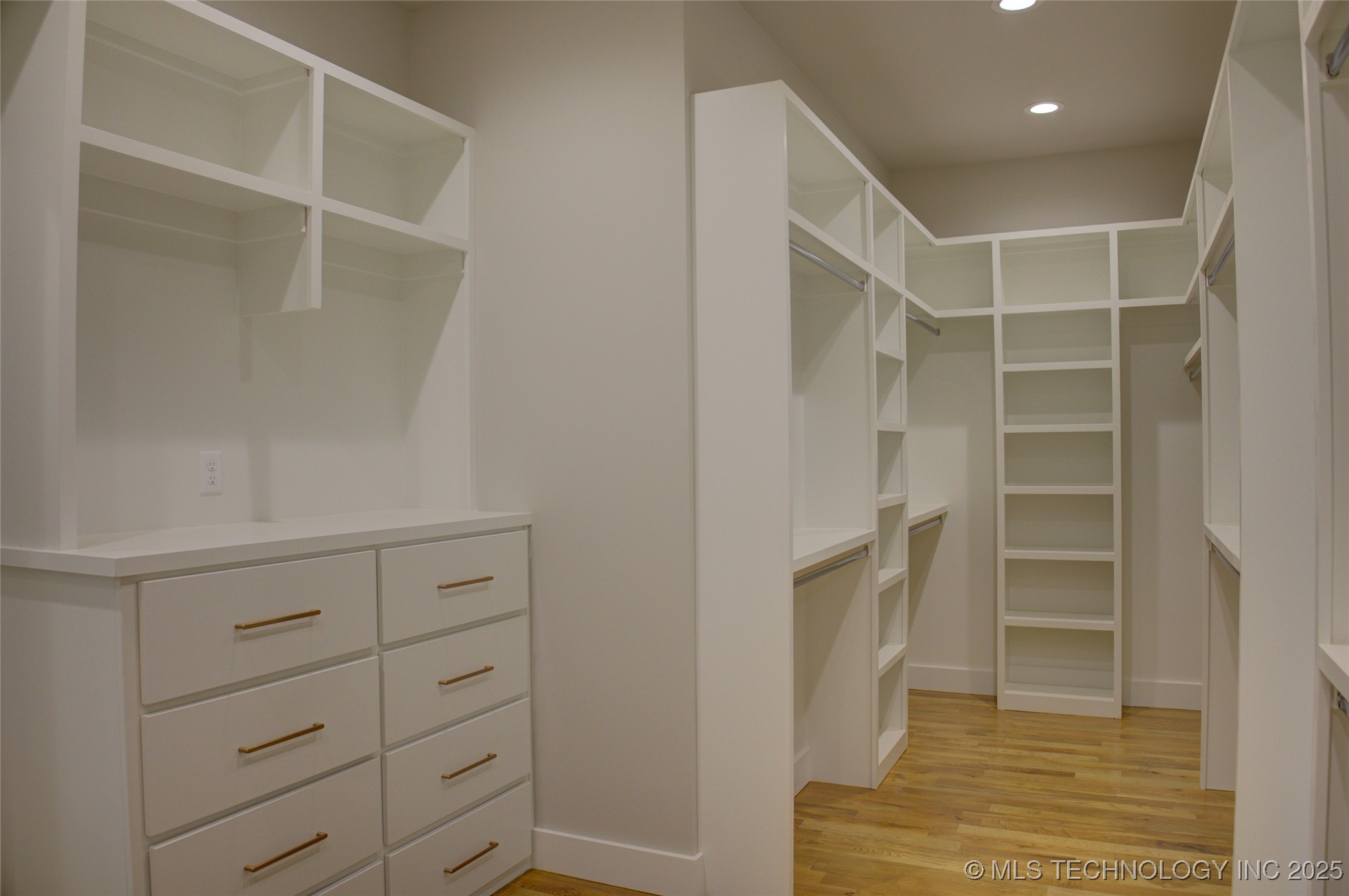 211 E 34th Street Property Photo 36