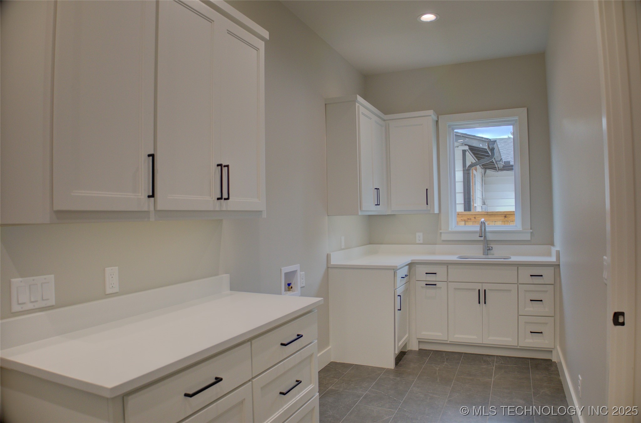 211 E 34th Street Property Photo 38