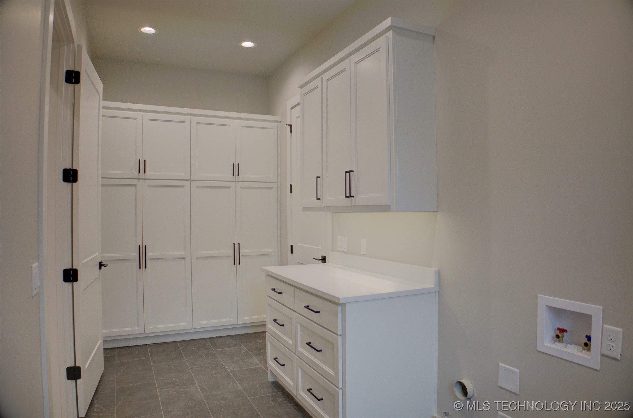 211 E 34th Street Property Photo 39