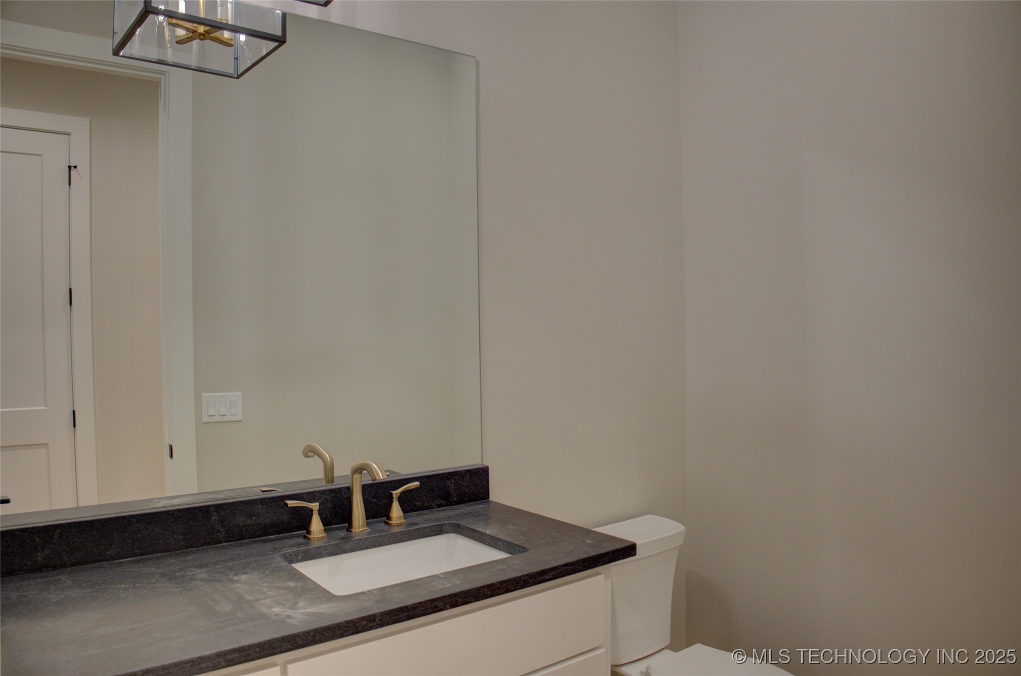 211 E 34th Street Property Photo 41