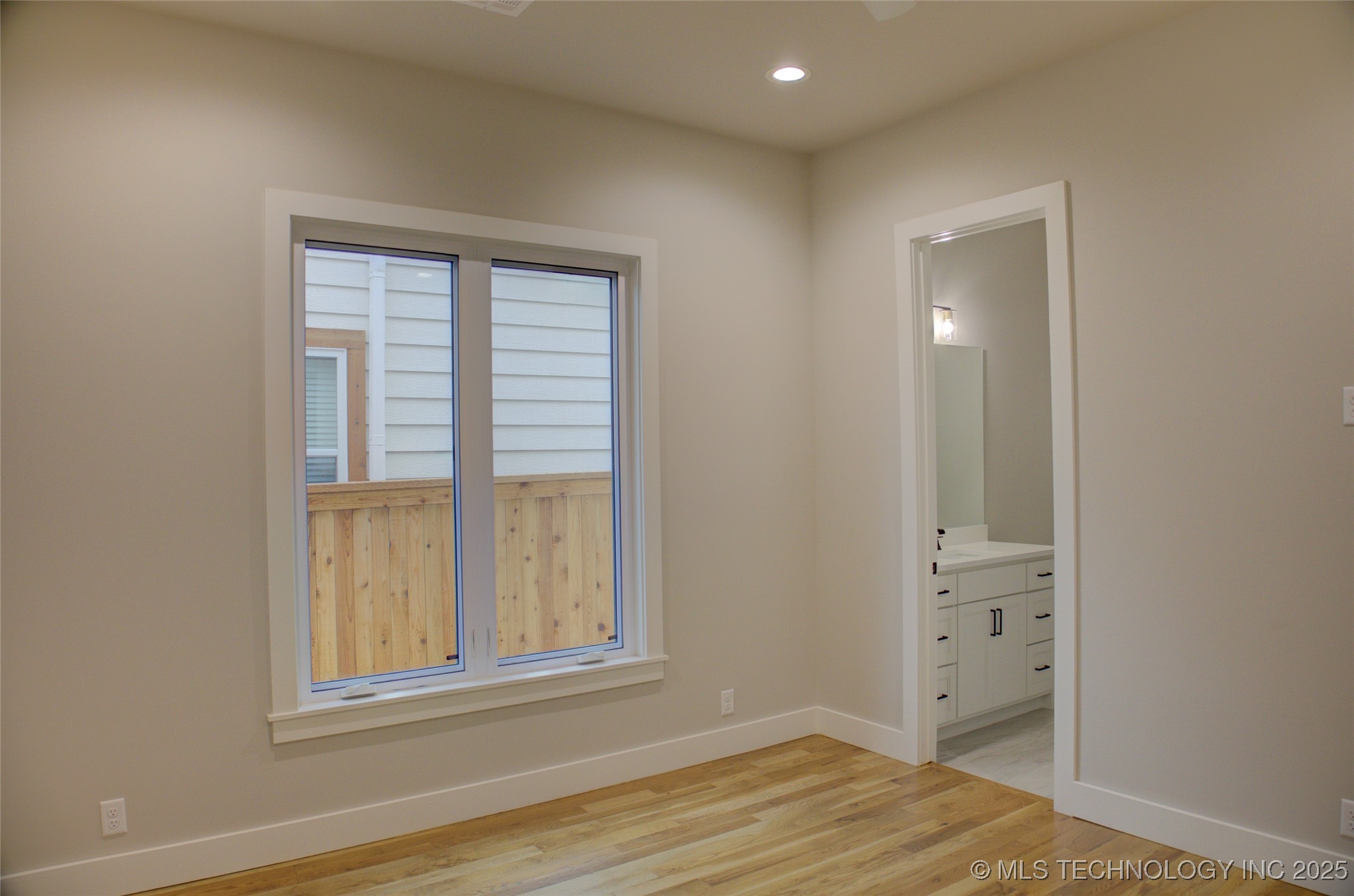 211 E 34th Street Property Photo 44