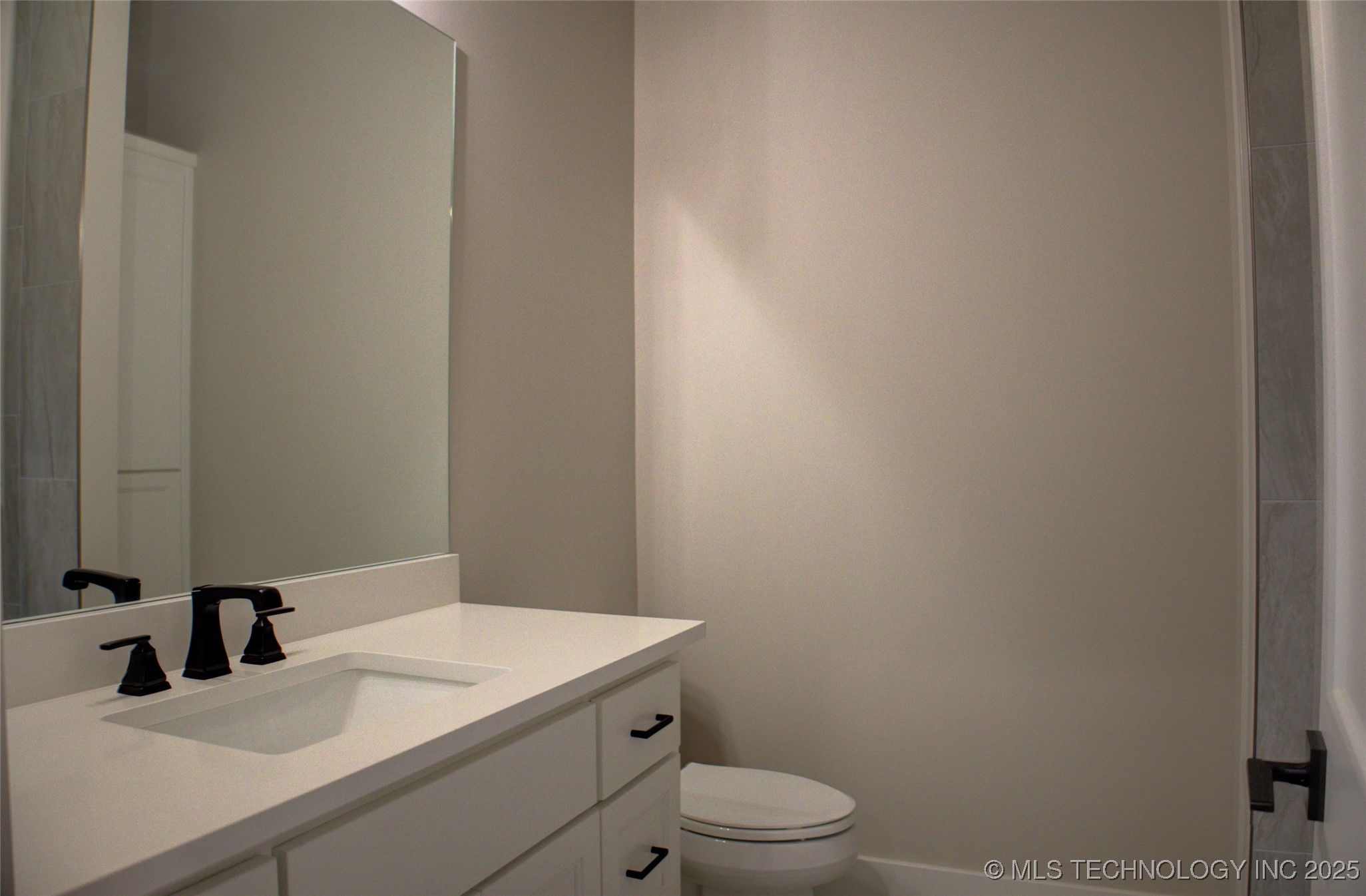 211 E 34th Street Property Photo 46