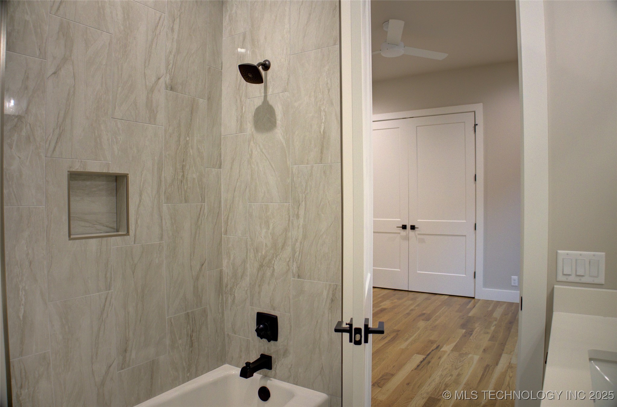 211 E 34th Street Property Photo 47