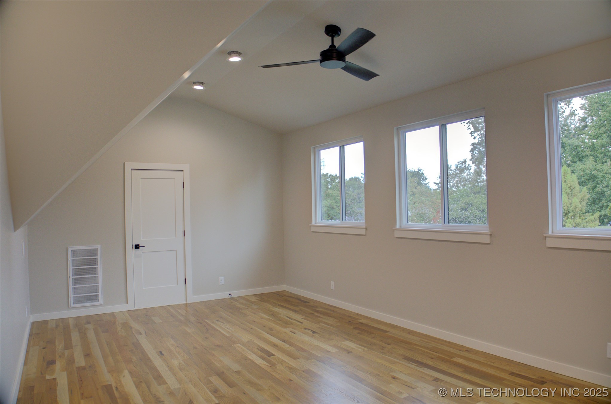 211 E 34th Street Property Photo 48