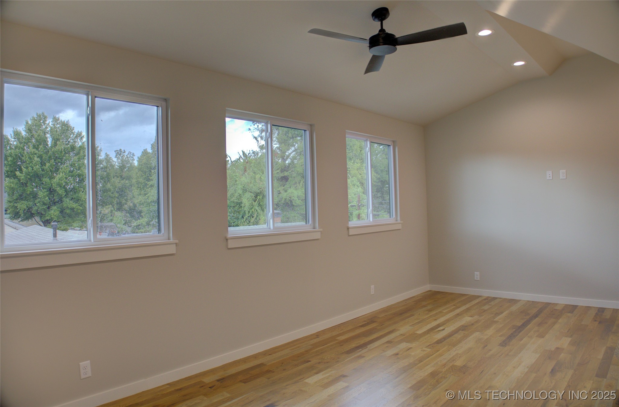 211 E 34th Street Property Photo 49