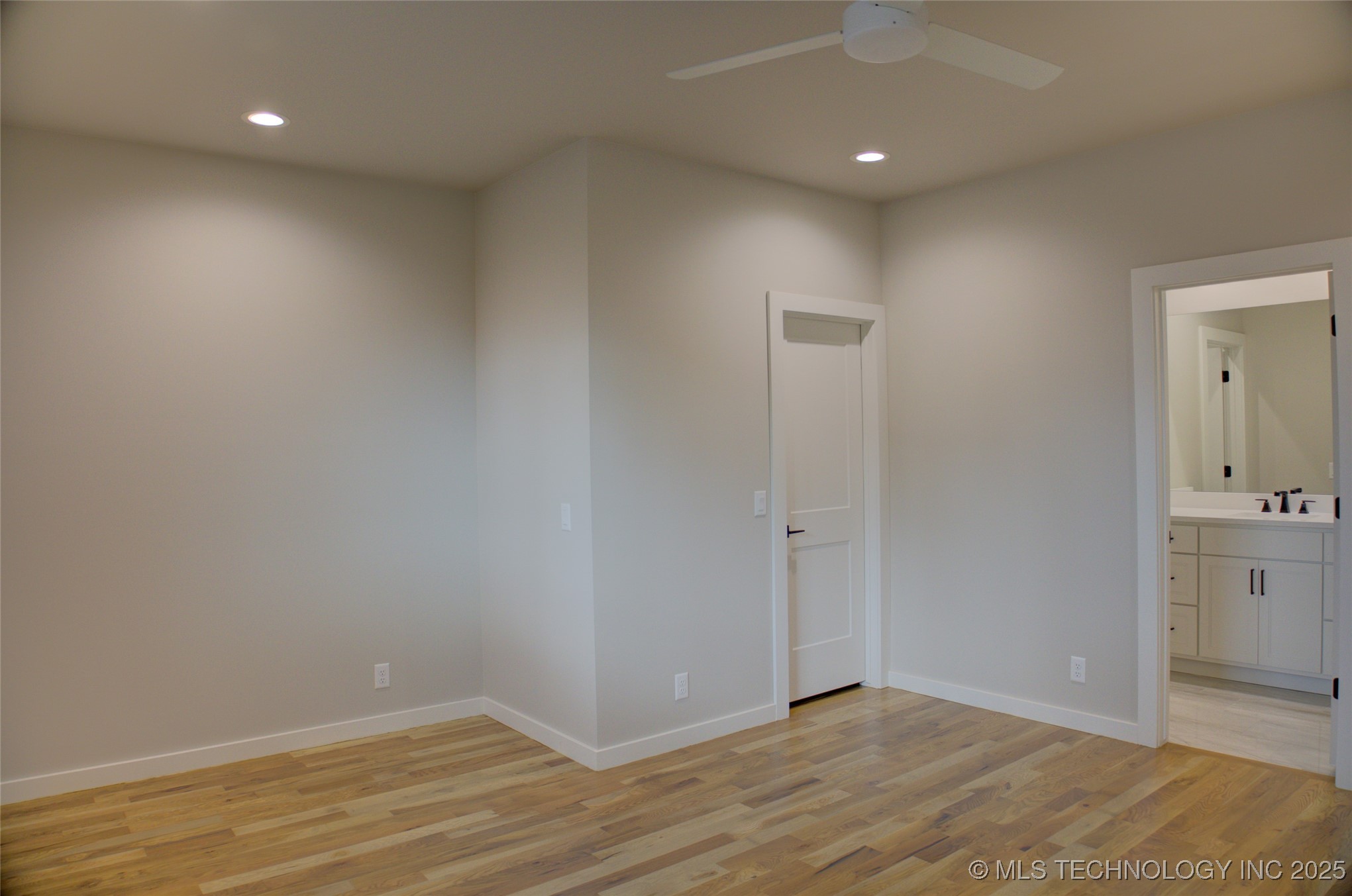 211 E 34th Street Property Photo 52