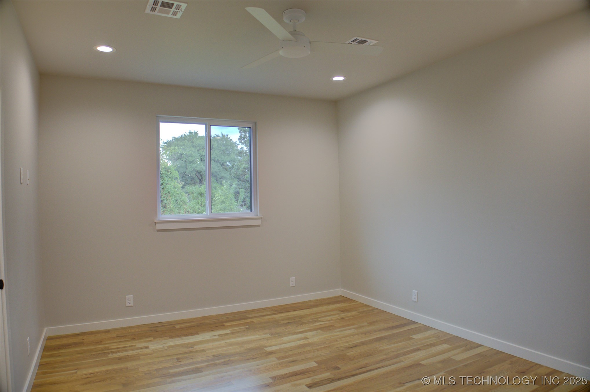 211 E 34th Street Property Photo 56