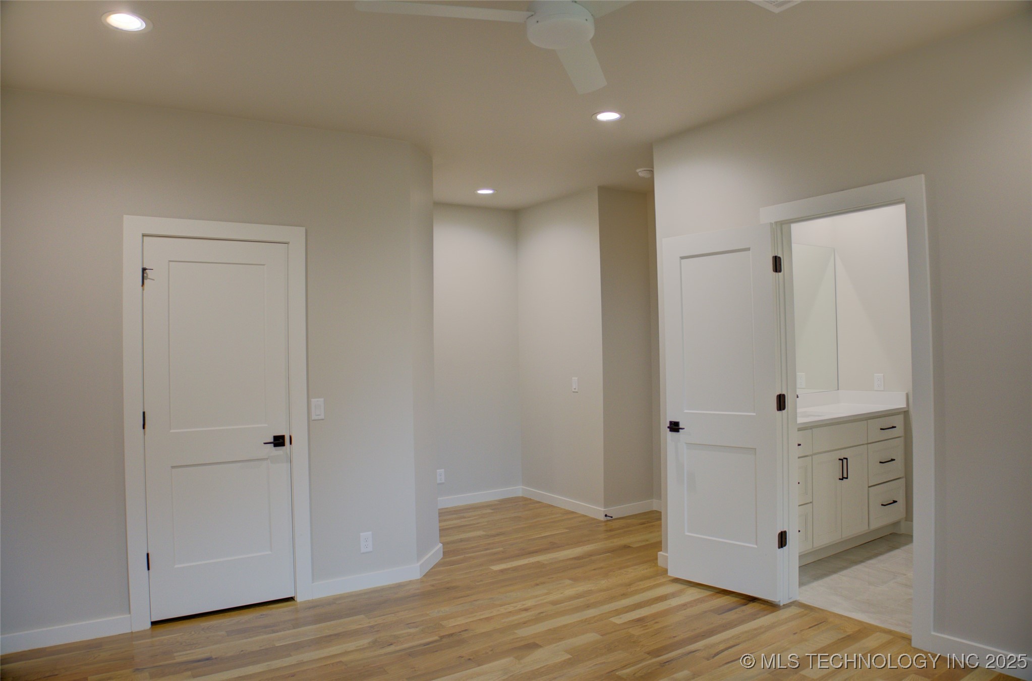 211 E 34th Street Property Photo 58