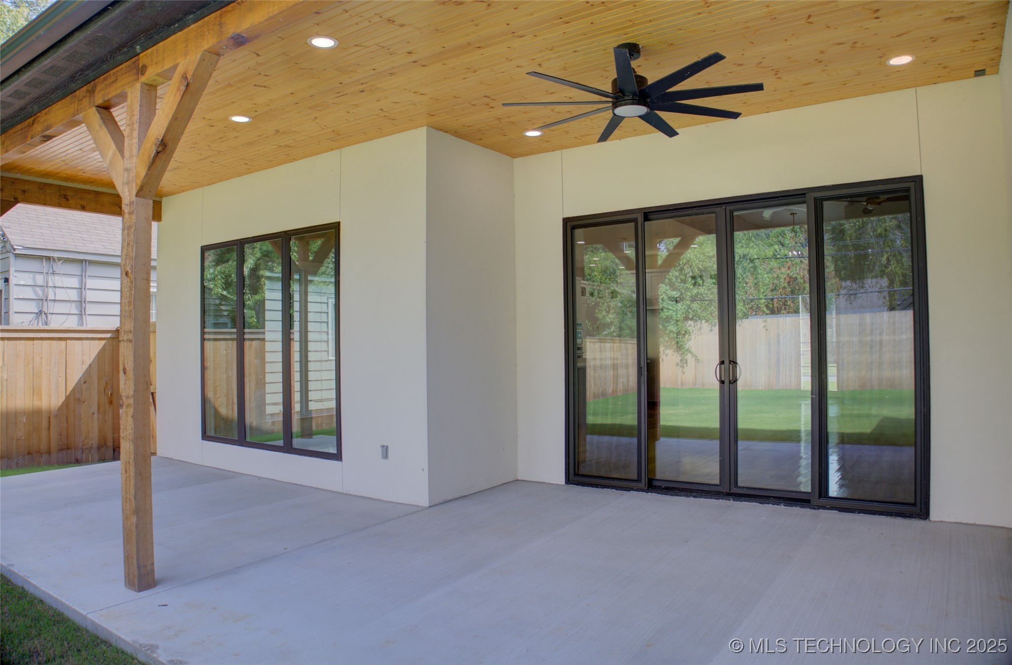 211 E 34th Street Property Photo 59