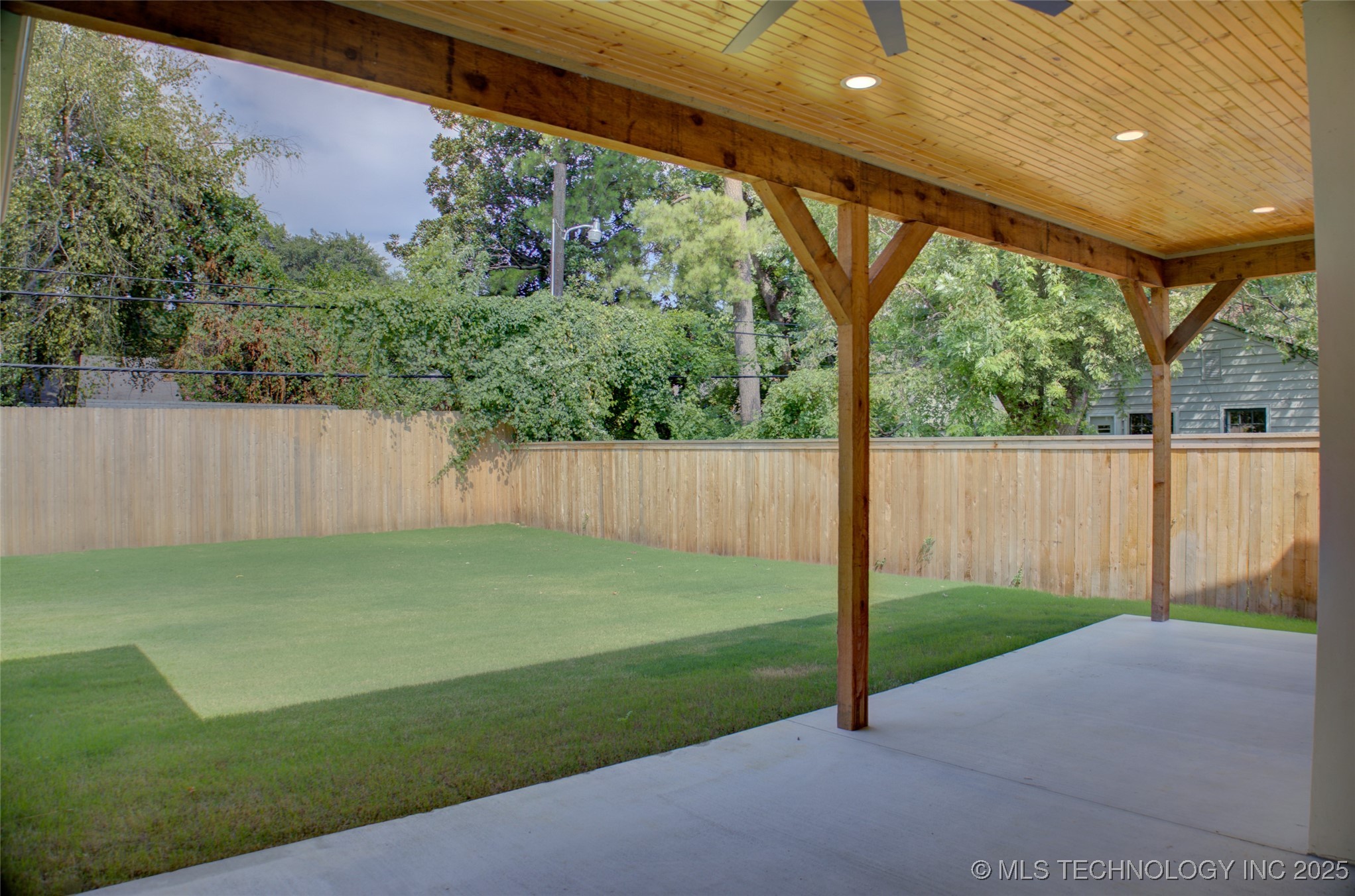 211 E 34th Street Property Photo 60