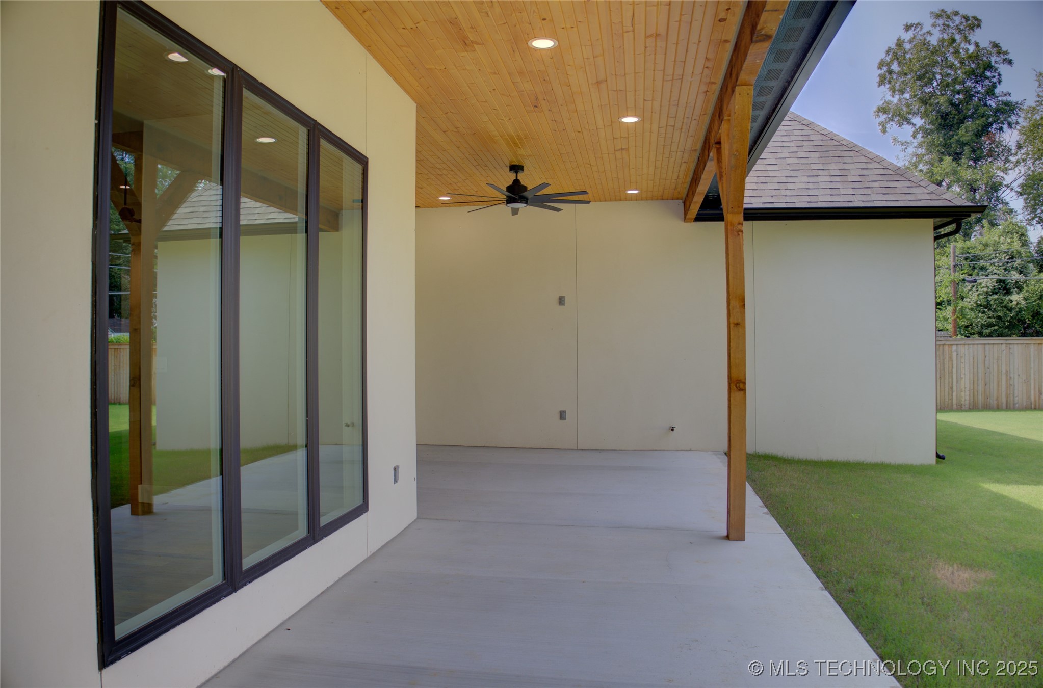 211 E 34th Street Property Photo 61