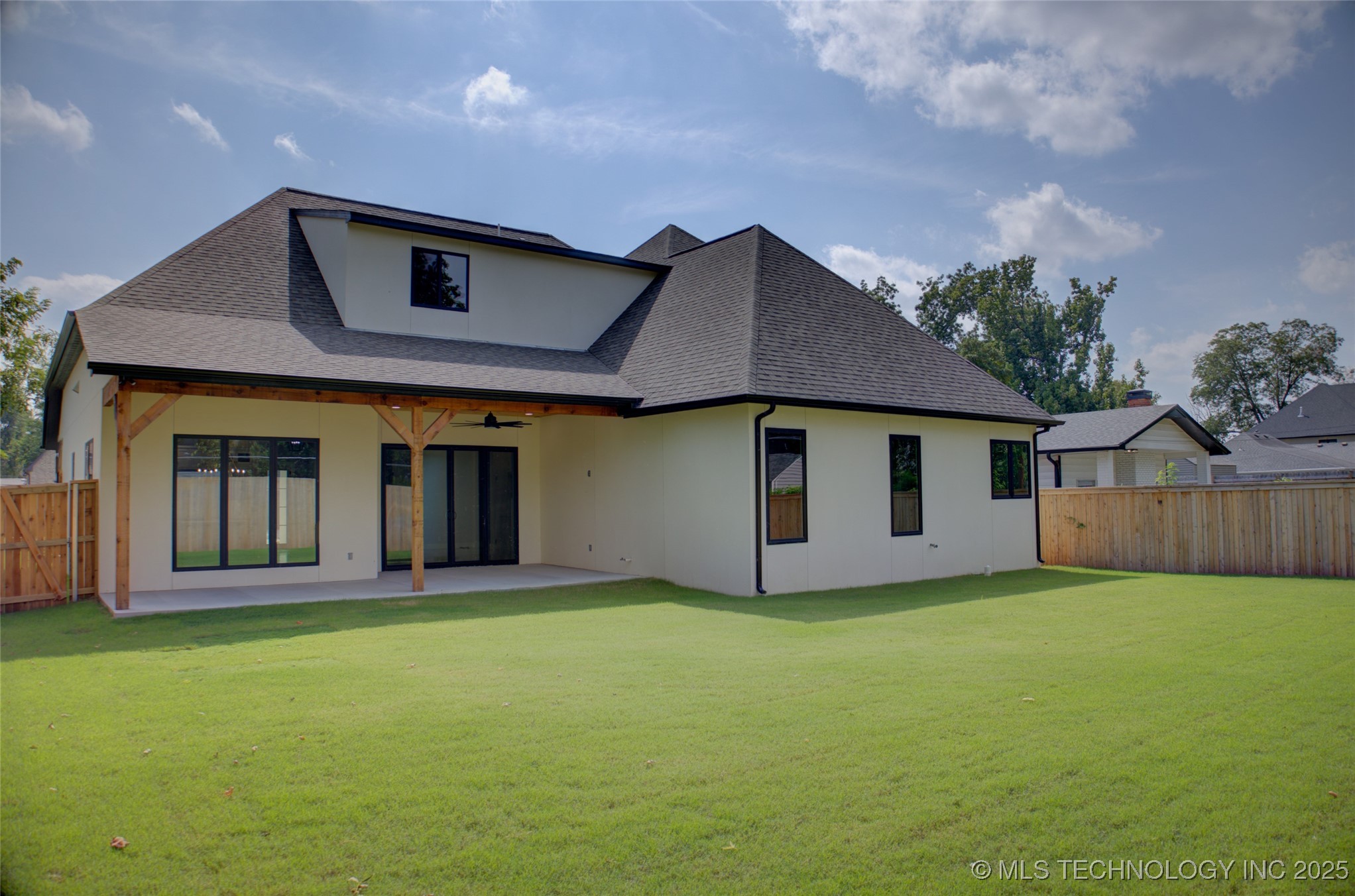 211 E 34th Street Property Photo 63