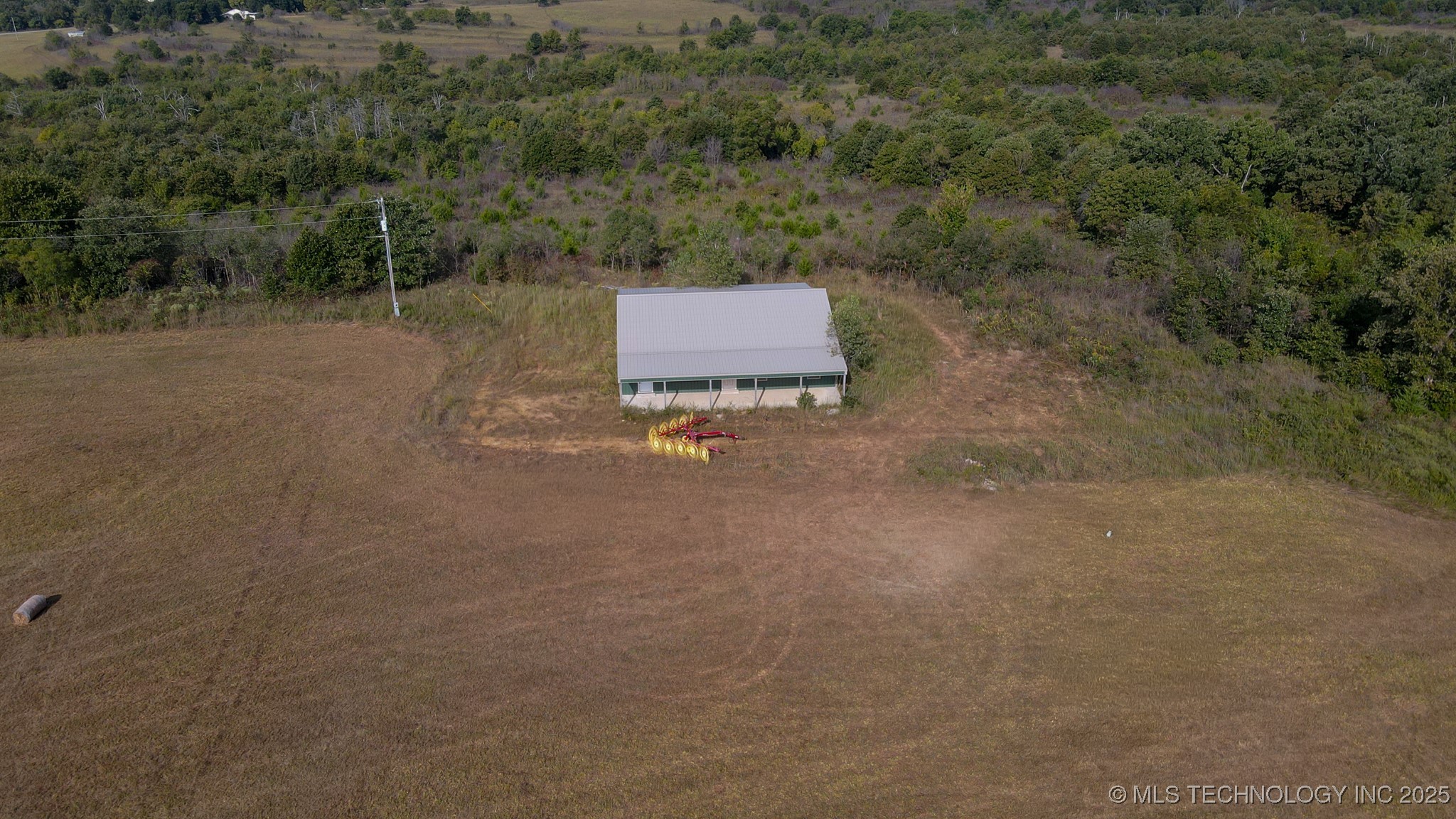 368795 E 5700 Road Property Photo 2