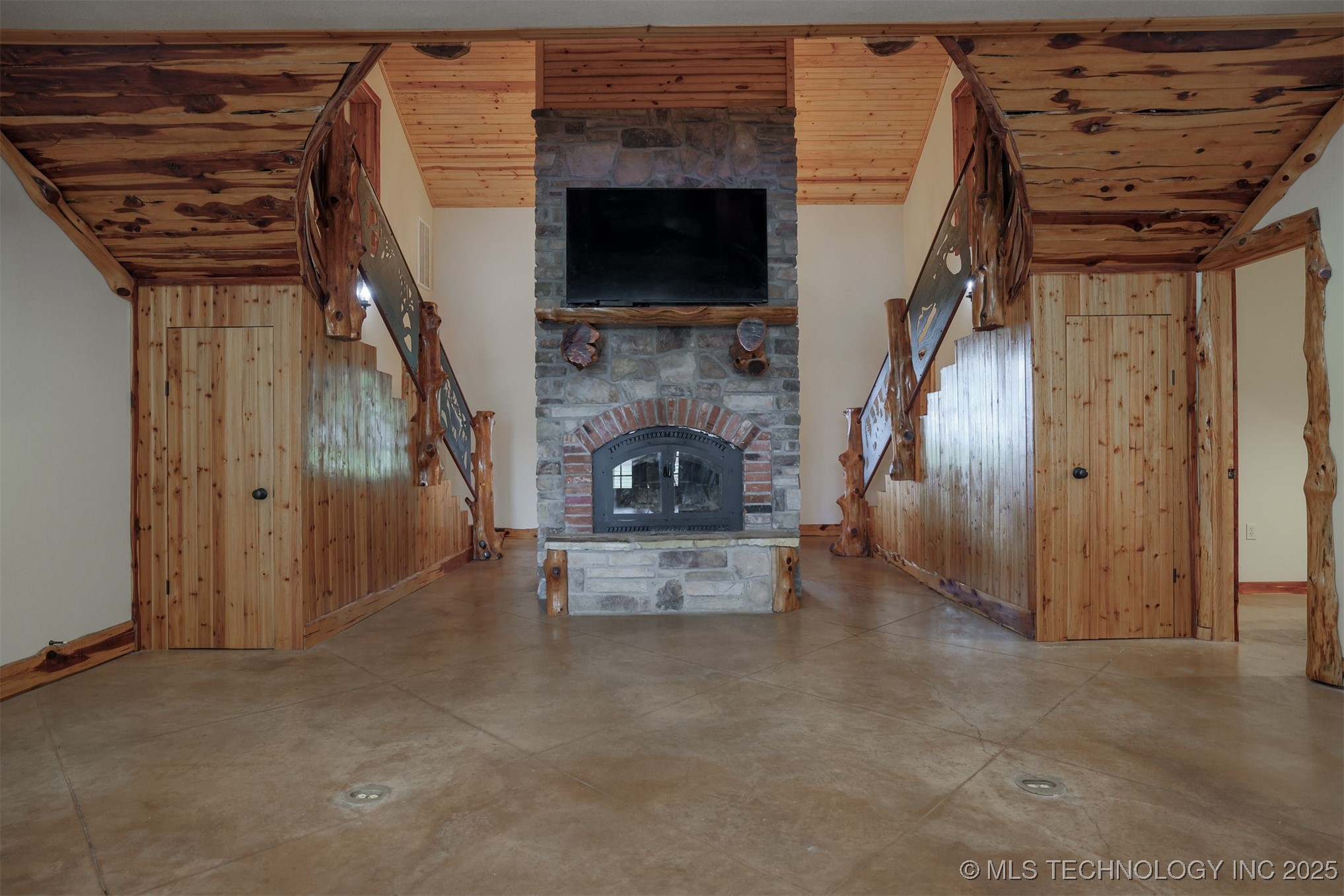 1488 N 429 Road Property Photo 8