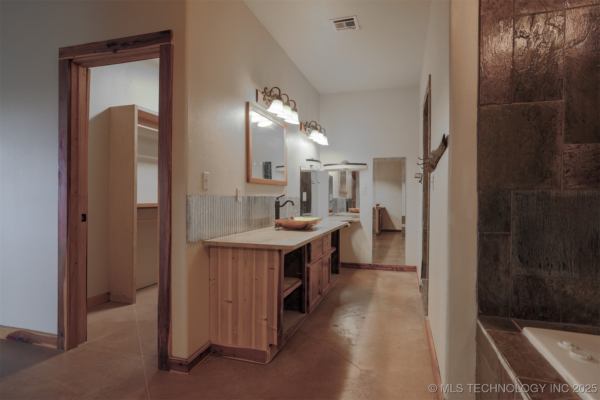 1488 N 429 Road Property Photo 24