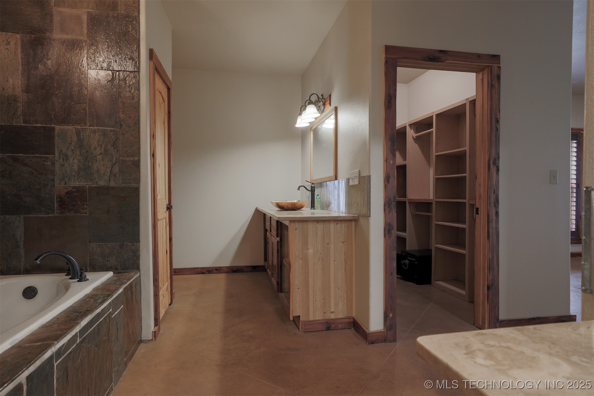 1488 N 429 Road Property Photo 25