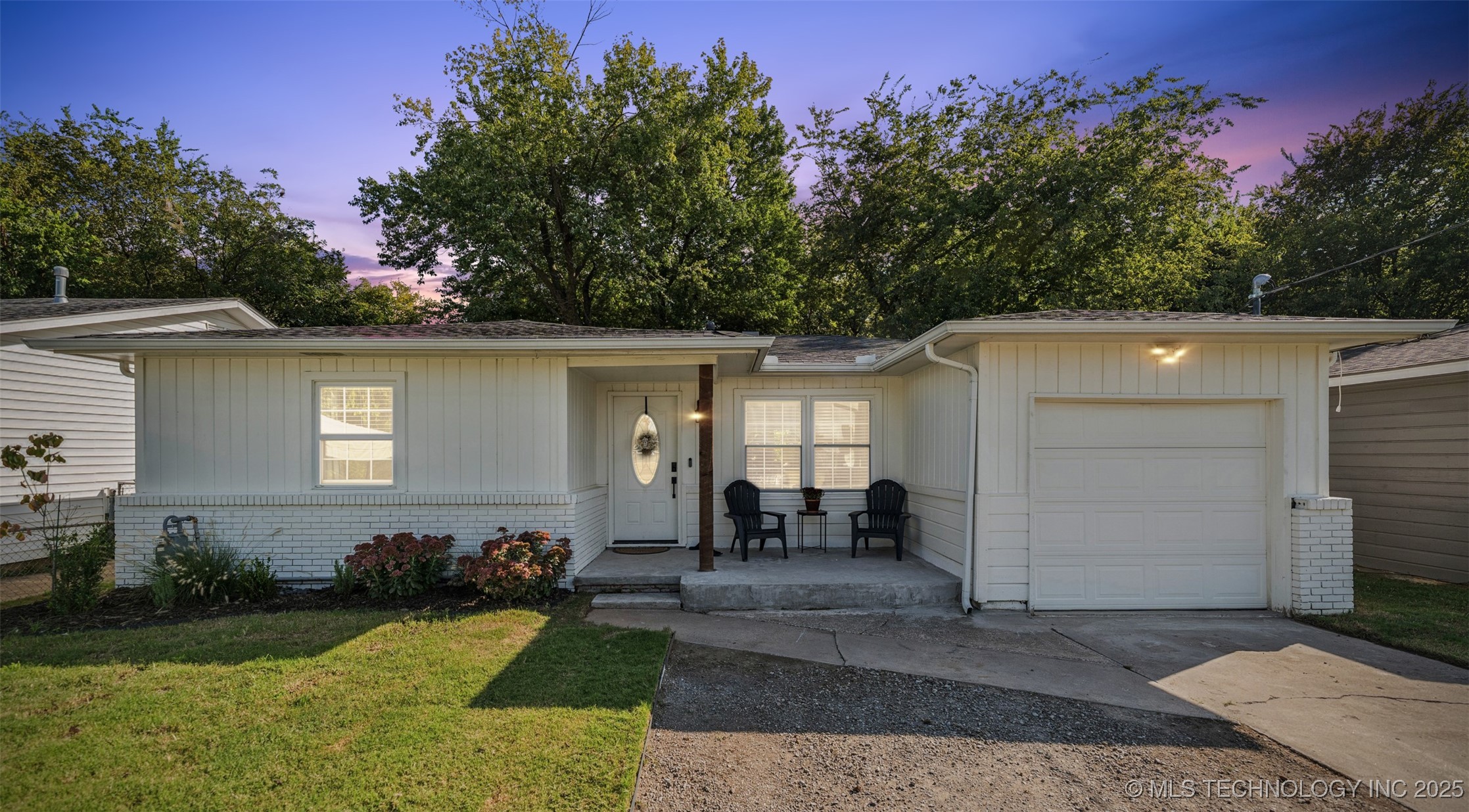 323 E Midway Street Property Photo 1