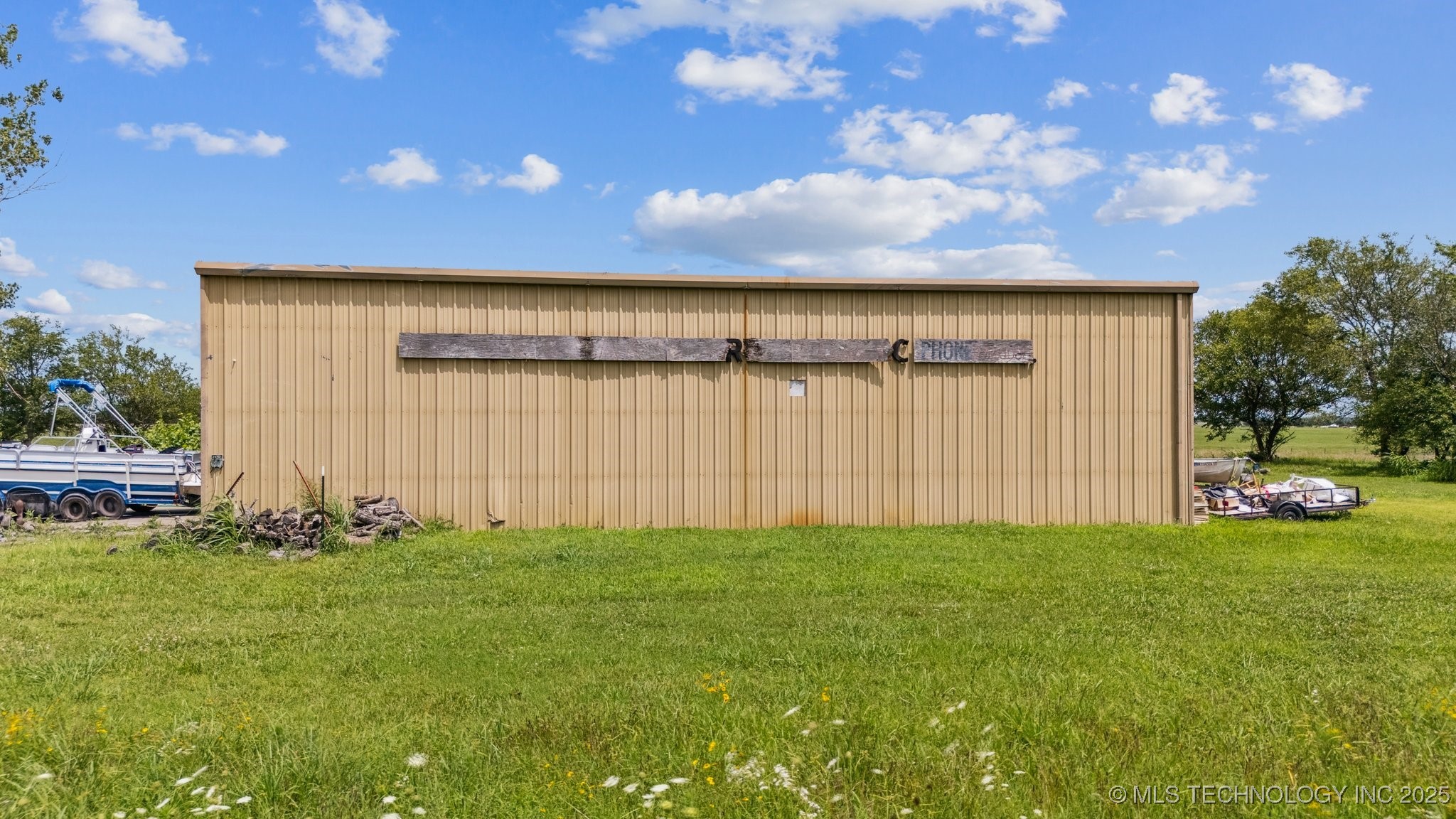 611 S Ash Street Property Photo 2