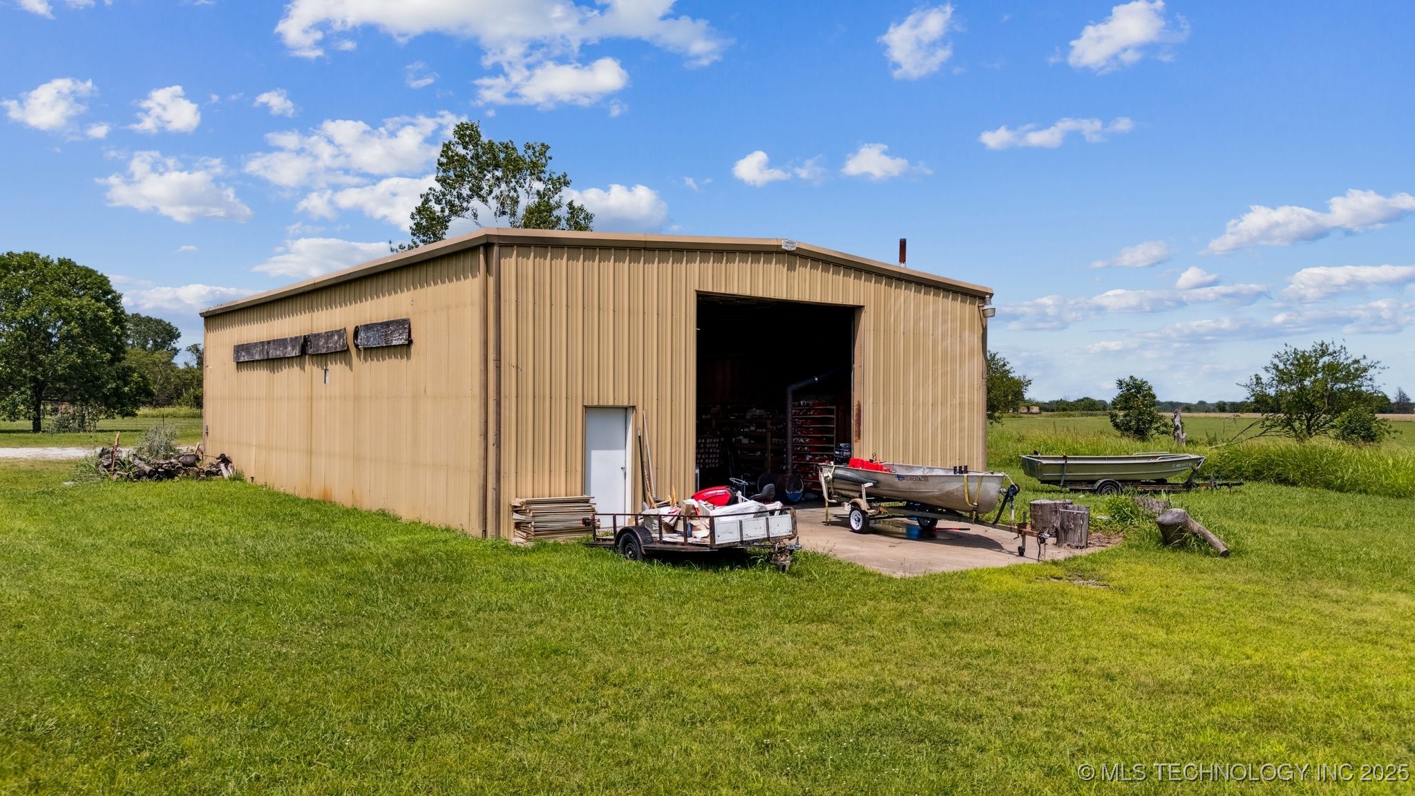 611 S Ash Street Property Photo 3