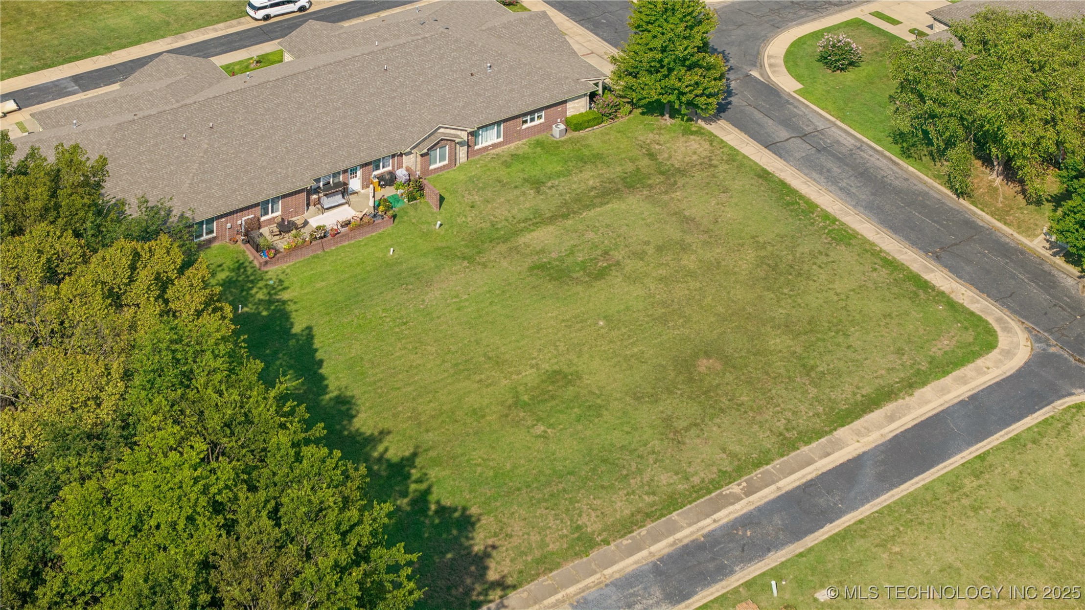 501 St Andrews Place Property Photo 7