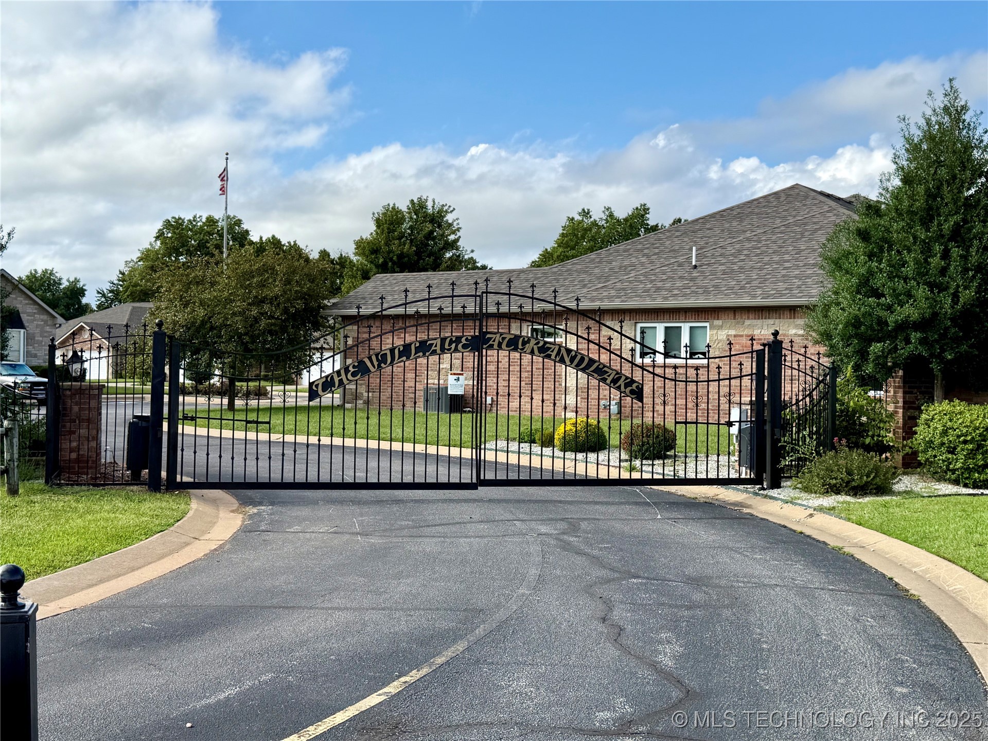 501 St Andrews Place Property Photo 11