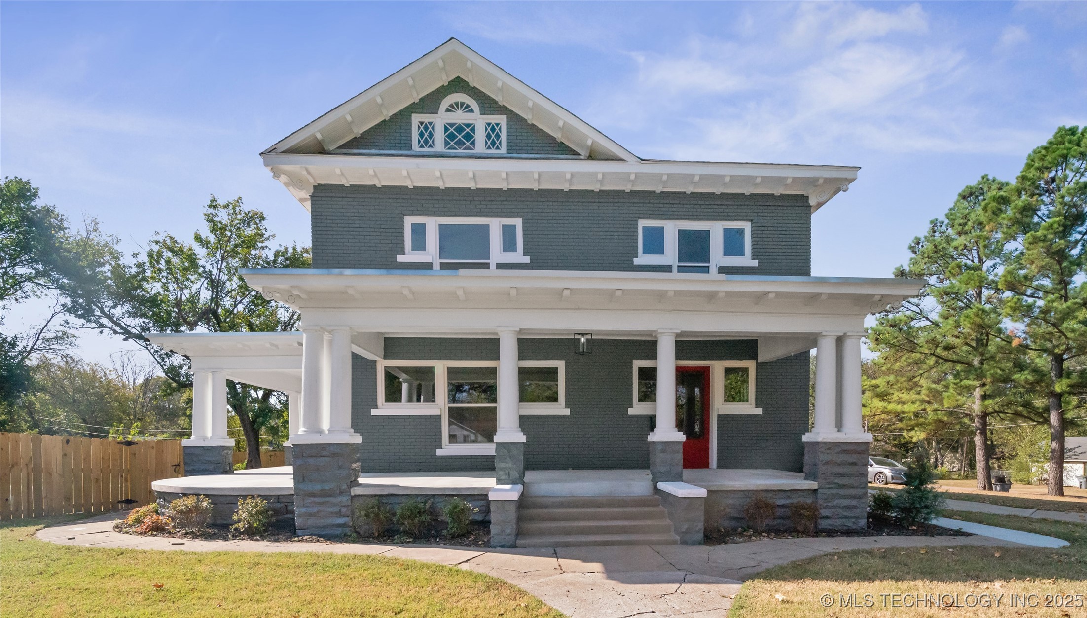 806 E Church Street Property Photo 1