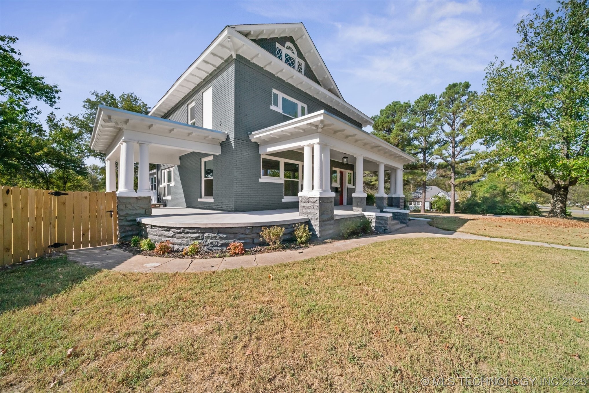 806 E Church Street Property Photo 2