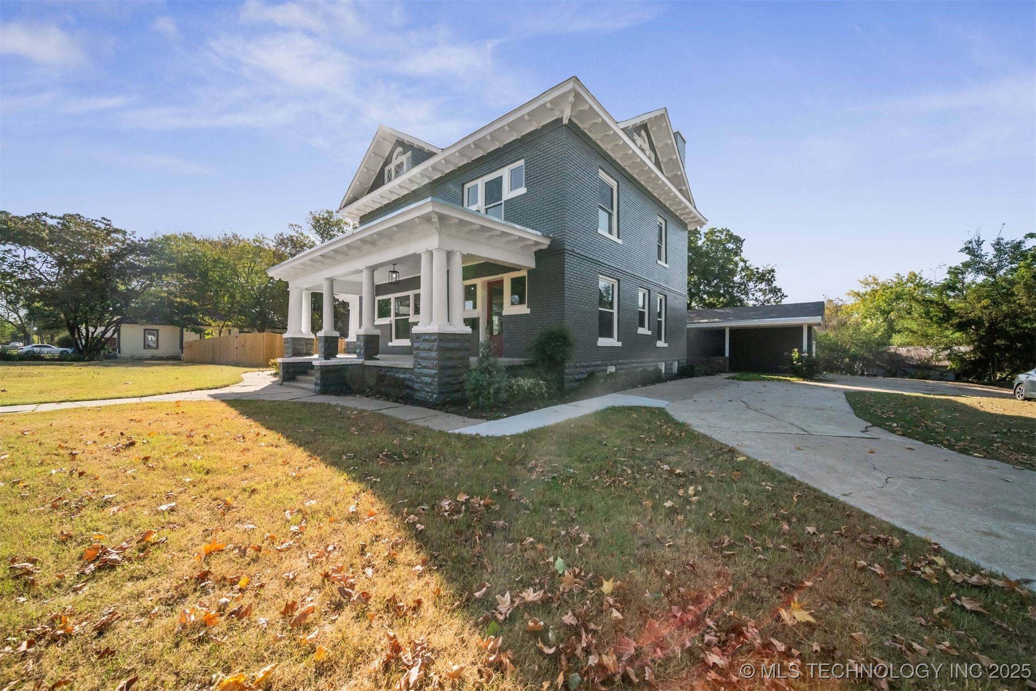 806 E Church Street Property Photo 4