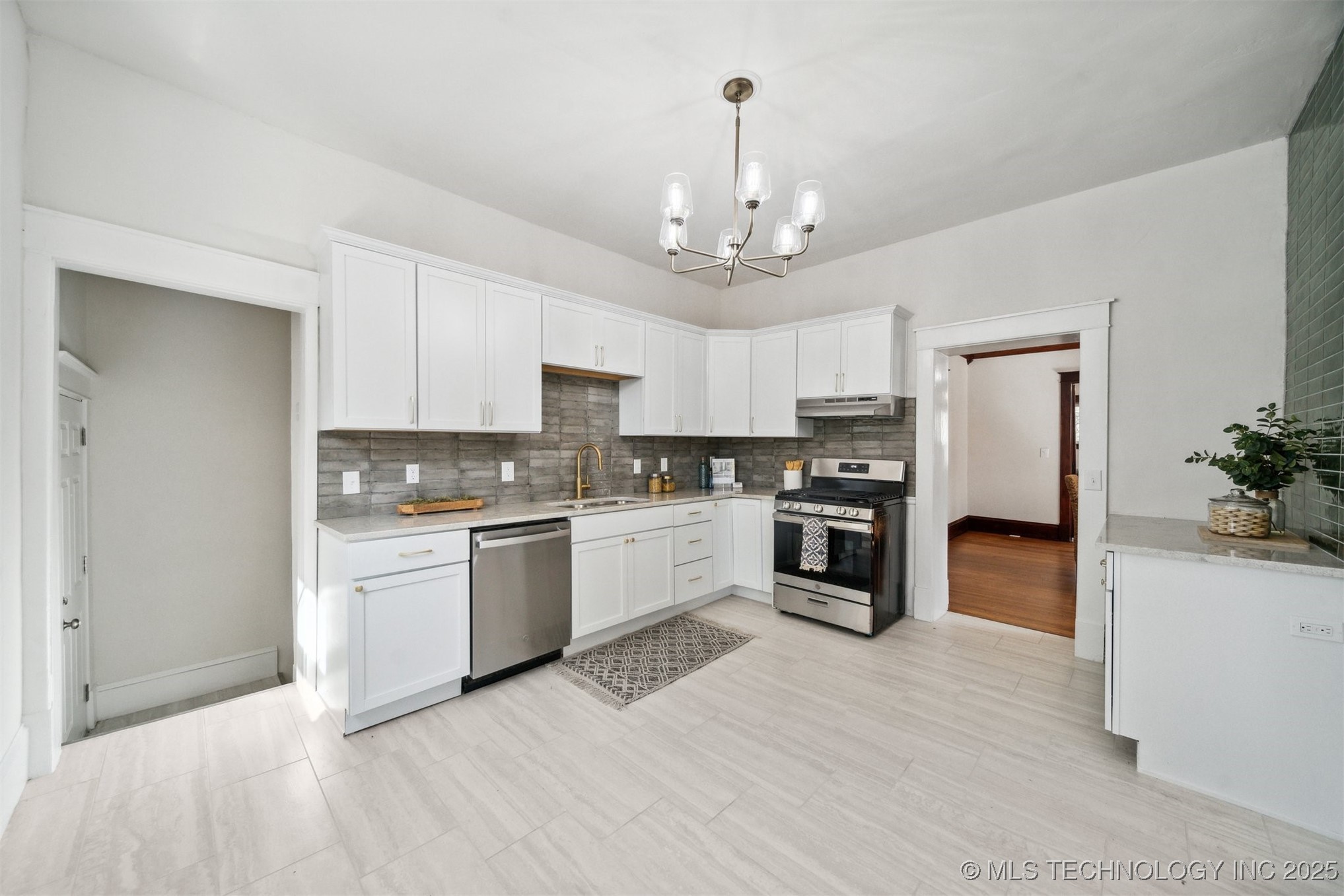 806 E Church Street Property Photo 21