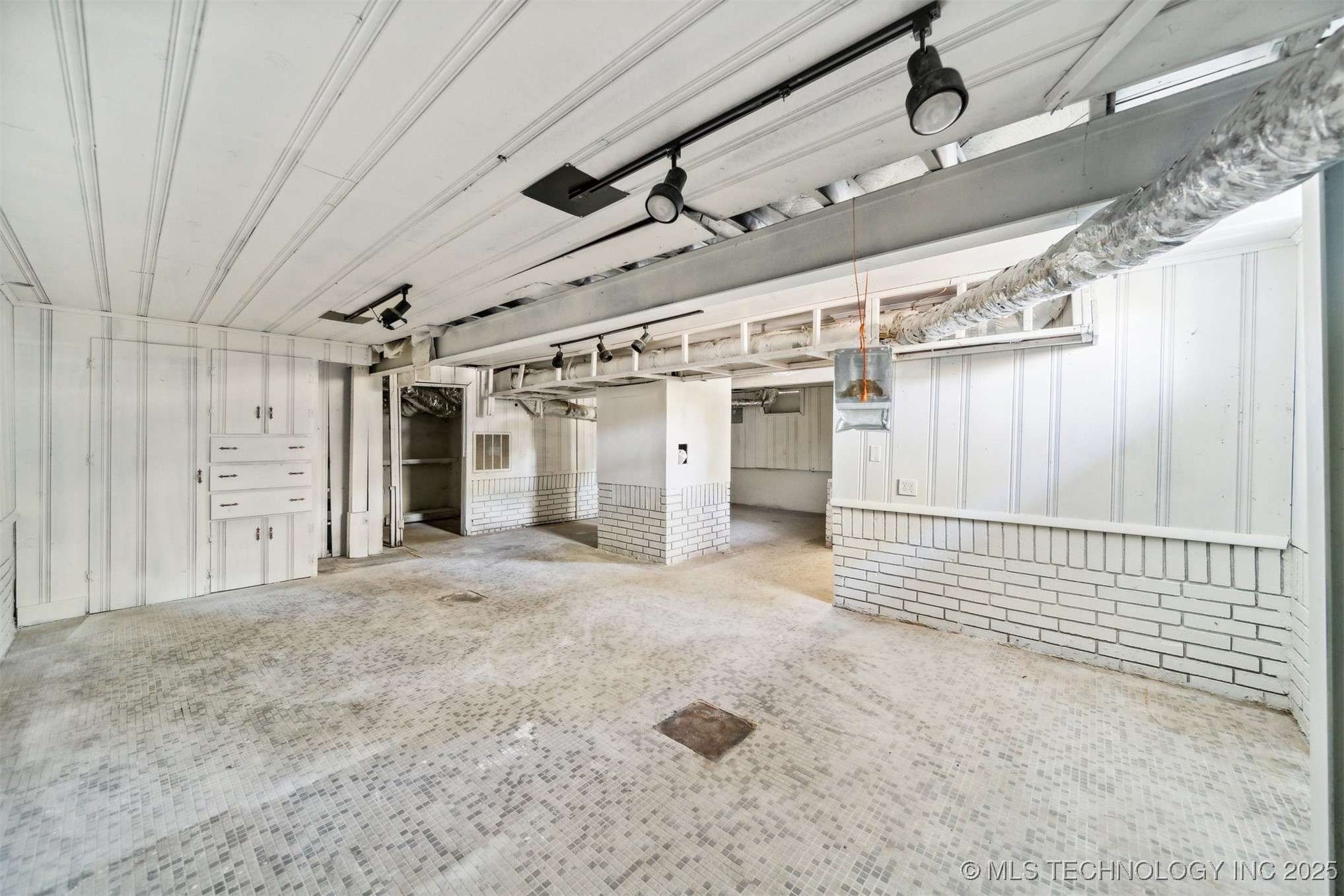 806 E Church Street Property Photo 64