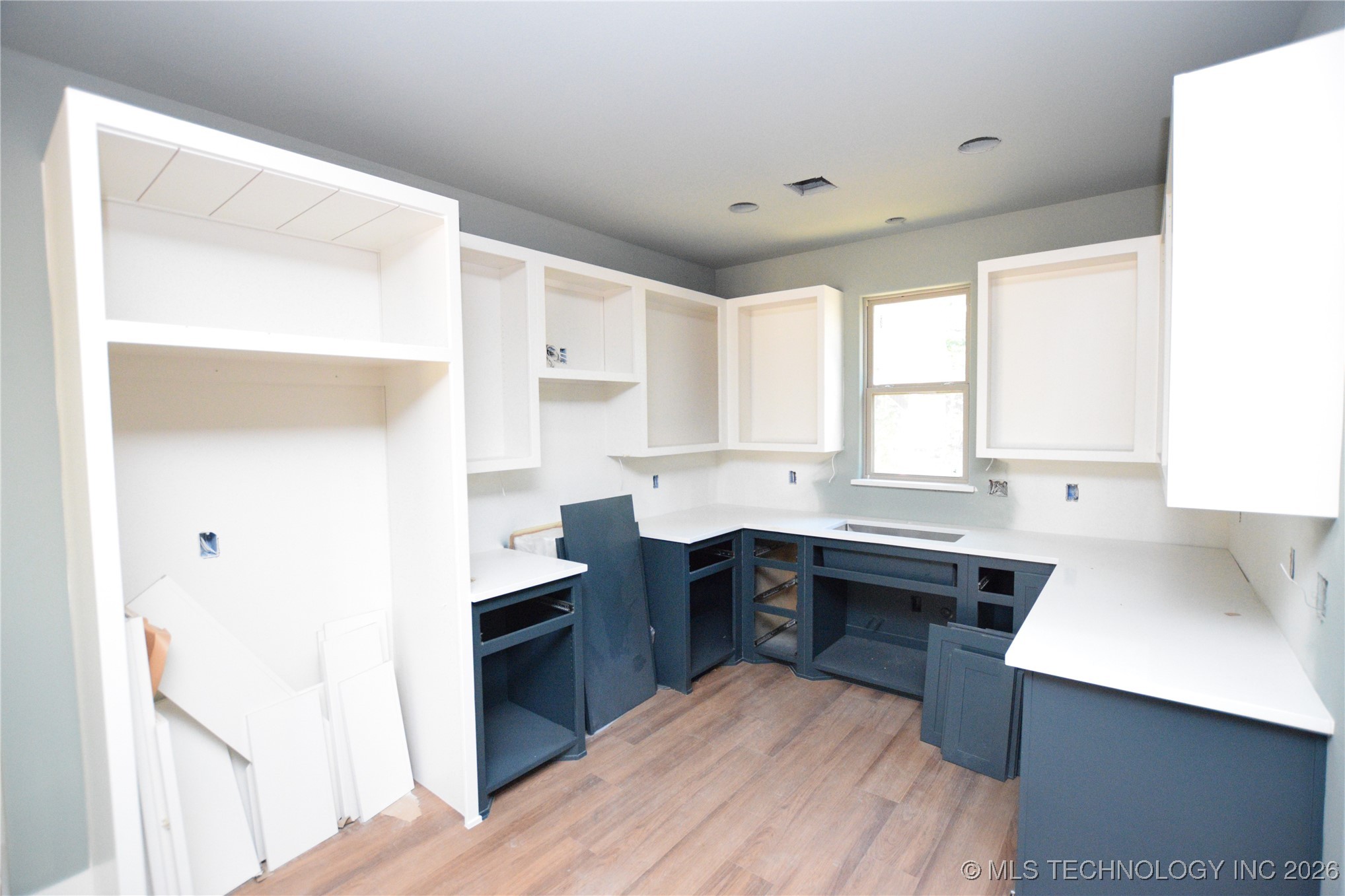 18835 W Hunters Court Property Photo 7