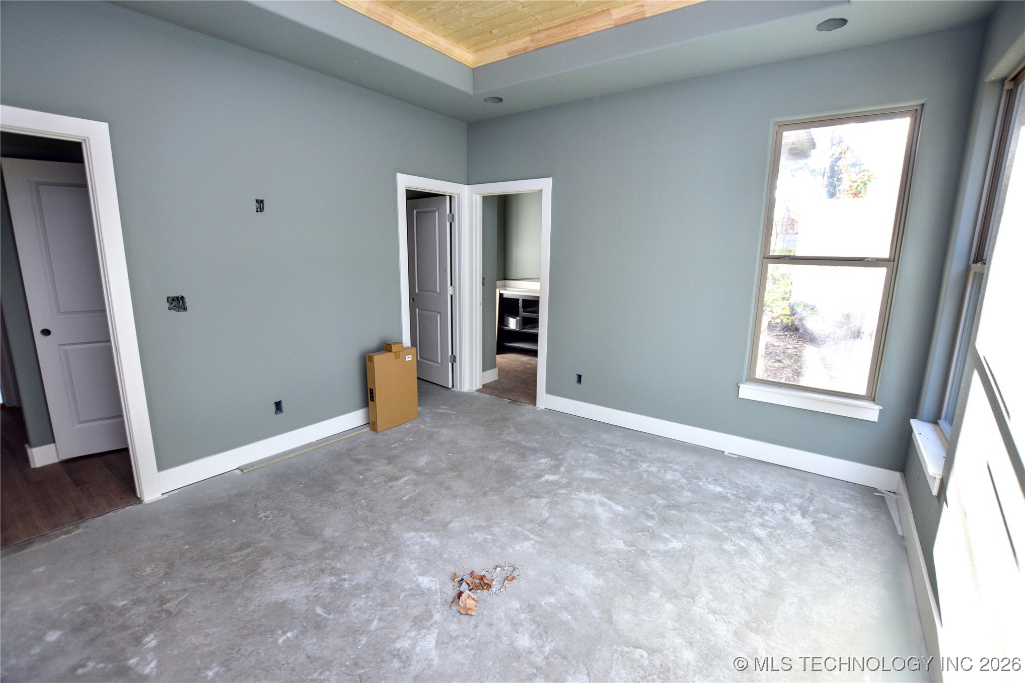 18835 W Hunters Court Property Photo 9