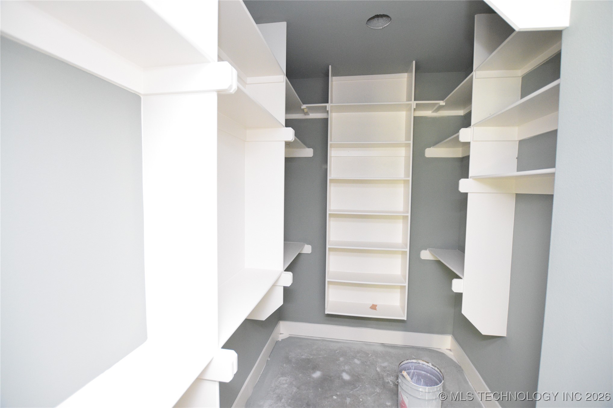 18835 W Hunters Court Property Photo 10