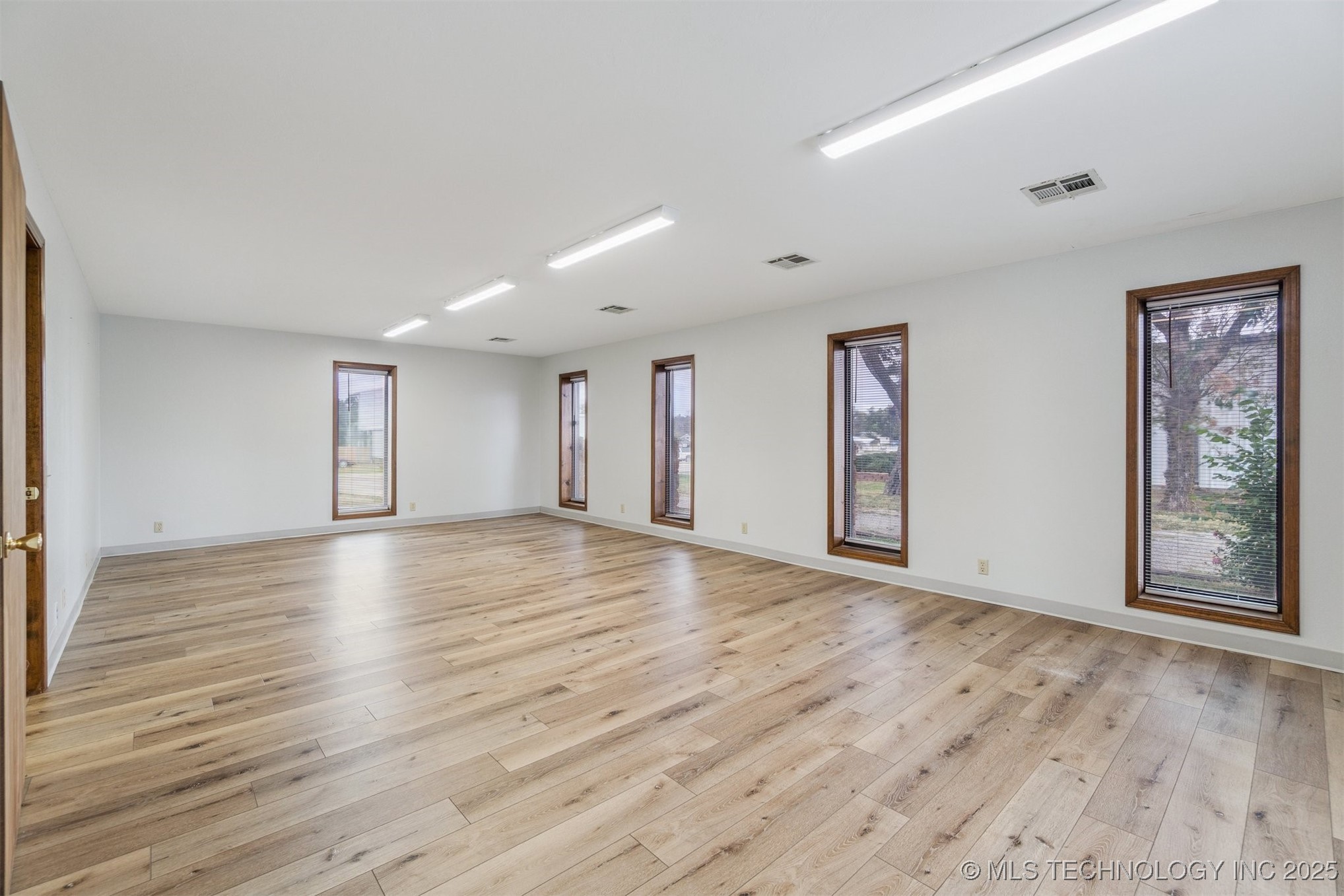 1236 E Main Street Property Photo 2