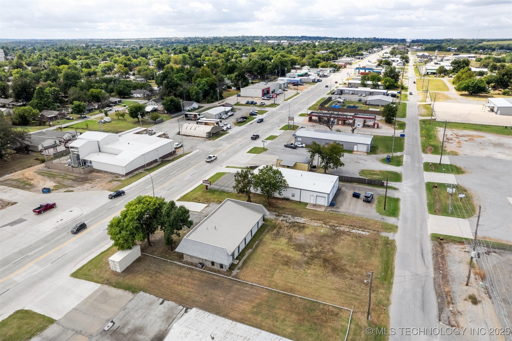 1236 E Main Street Property Photo 4