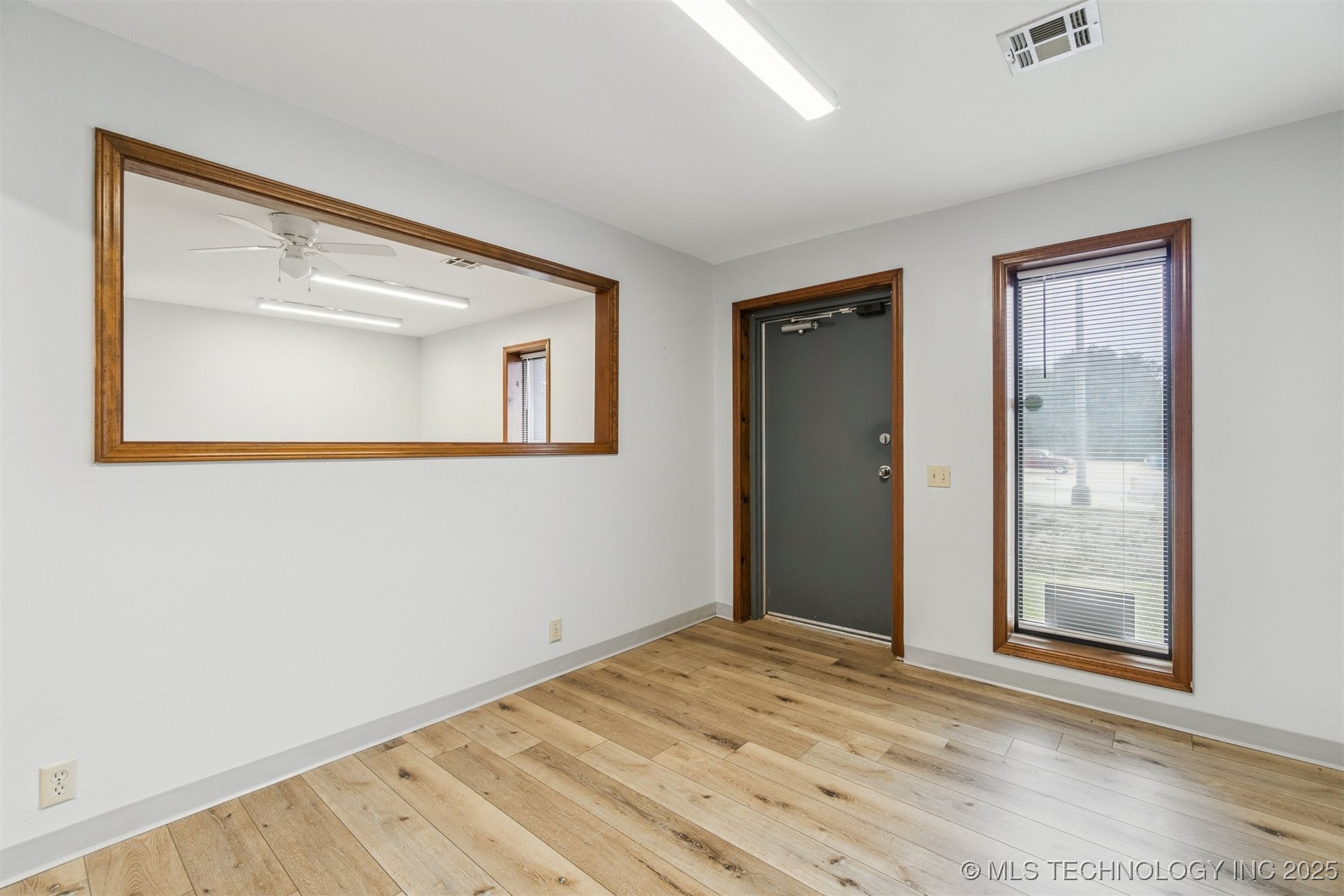 1236 E Main Street Property Photo 6