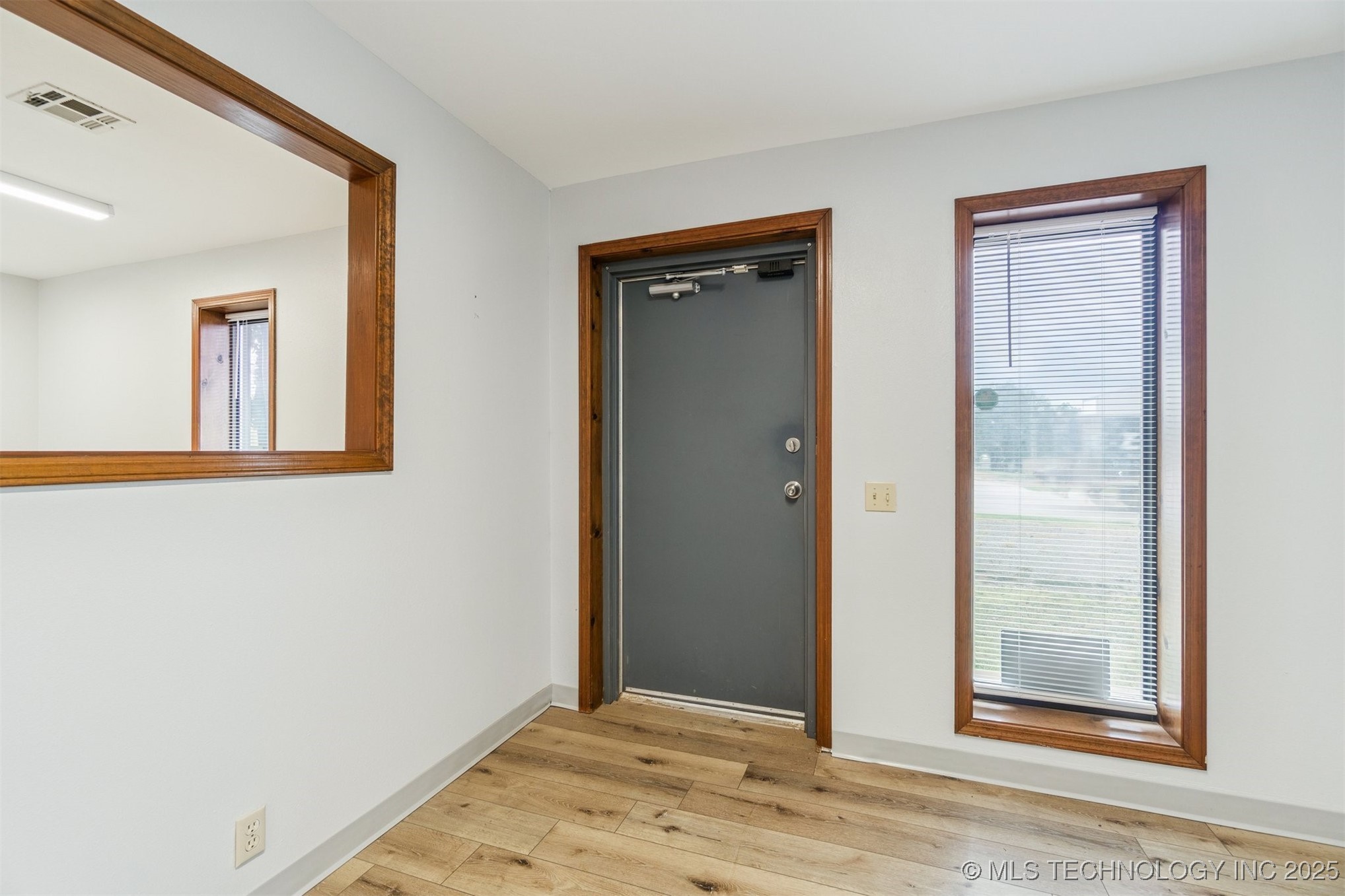 1236 E Main Street Property Photo 9