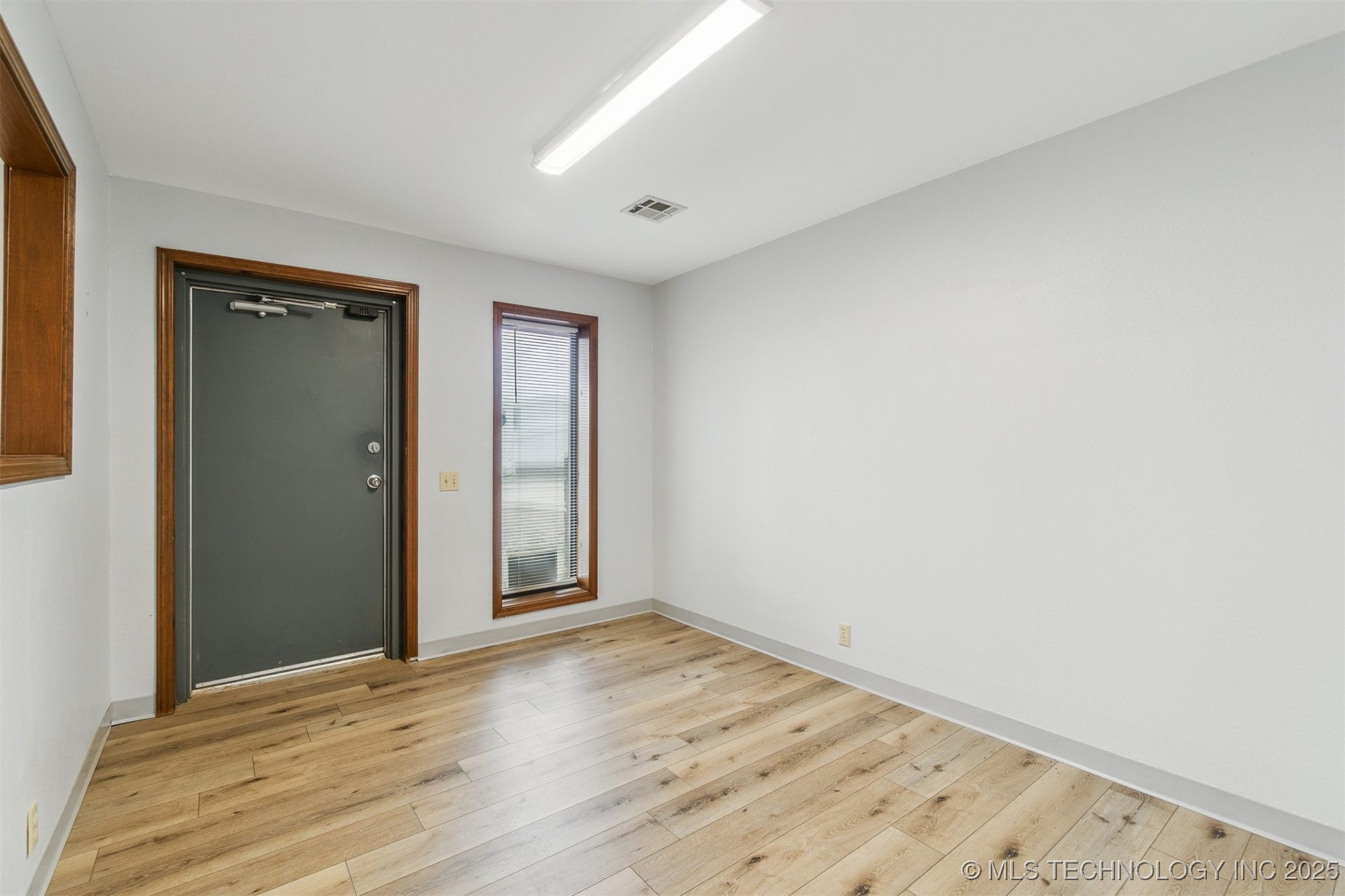 1236 E Main Street Property Photo 10