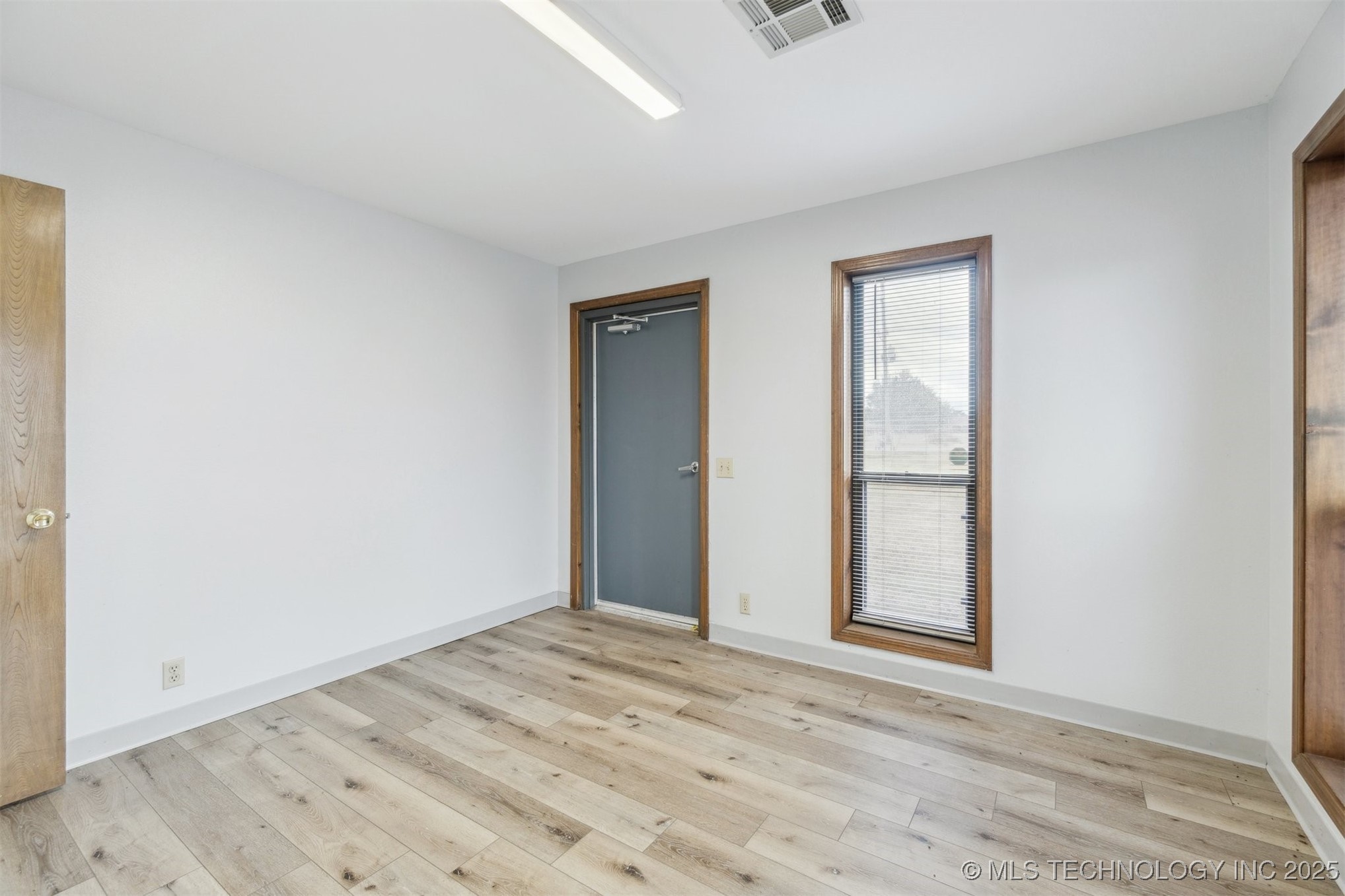 1236 E Main Street Property Photo 11