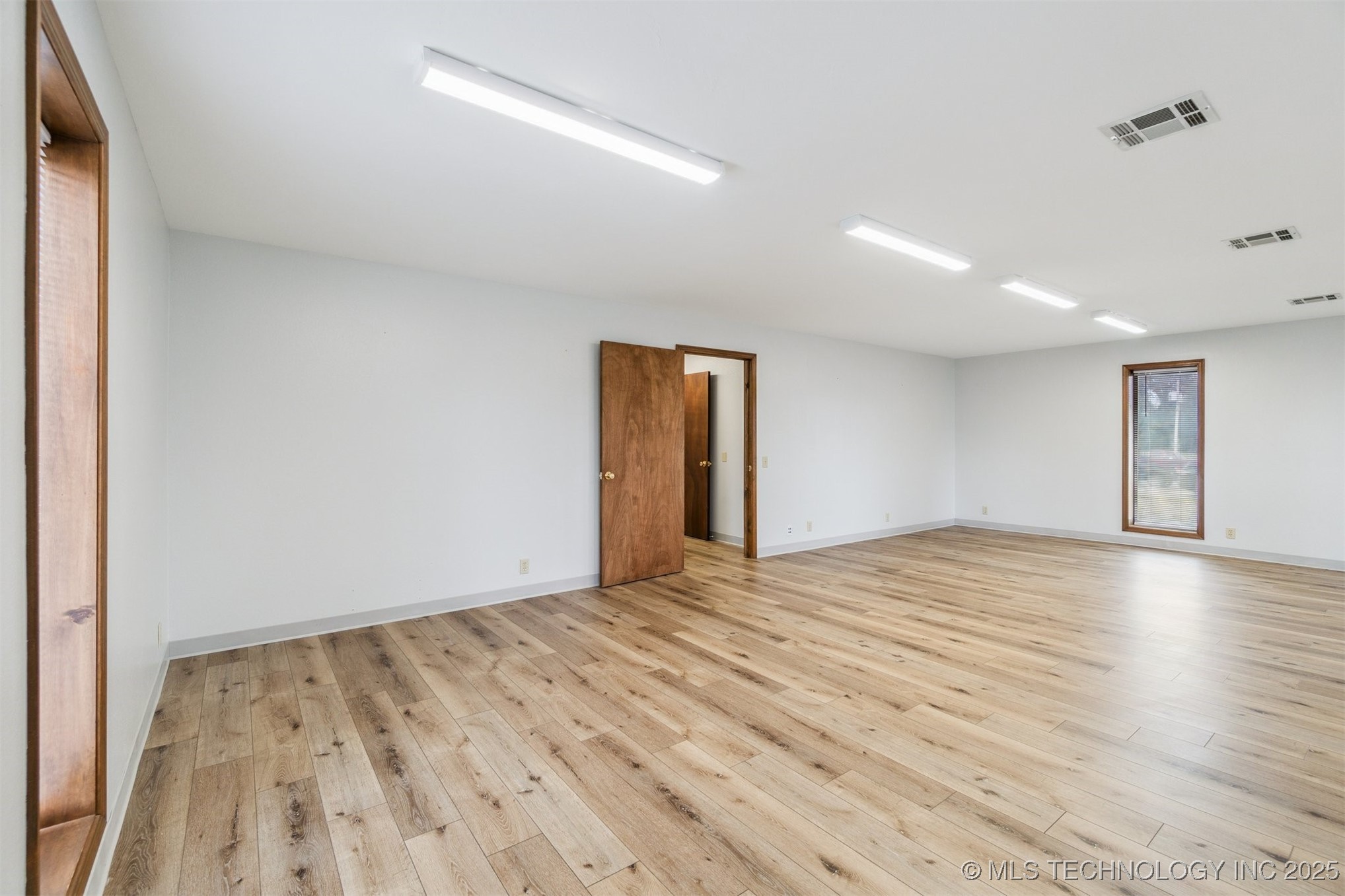 1236 E Main Street Property Photo 18