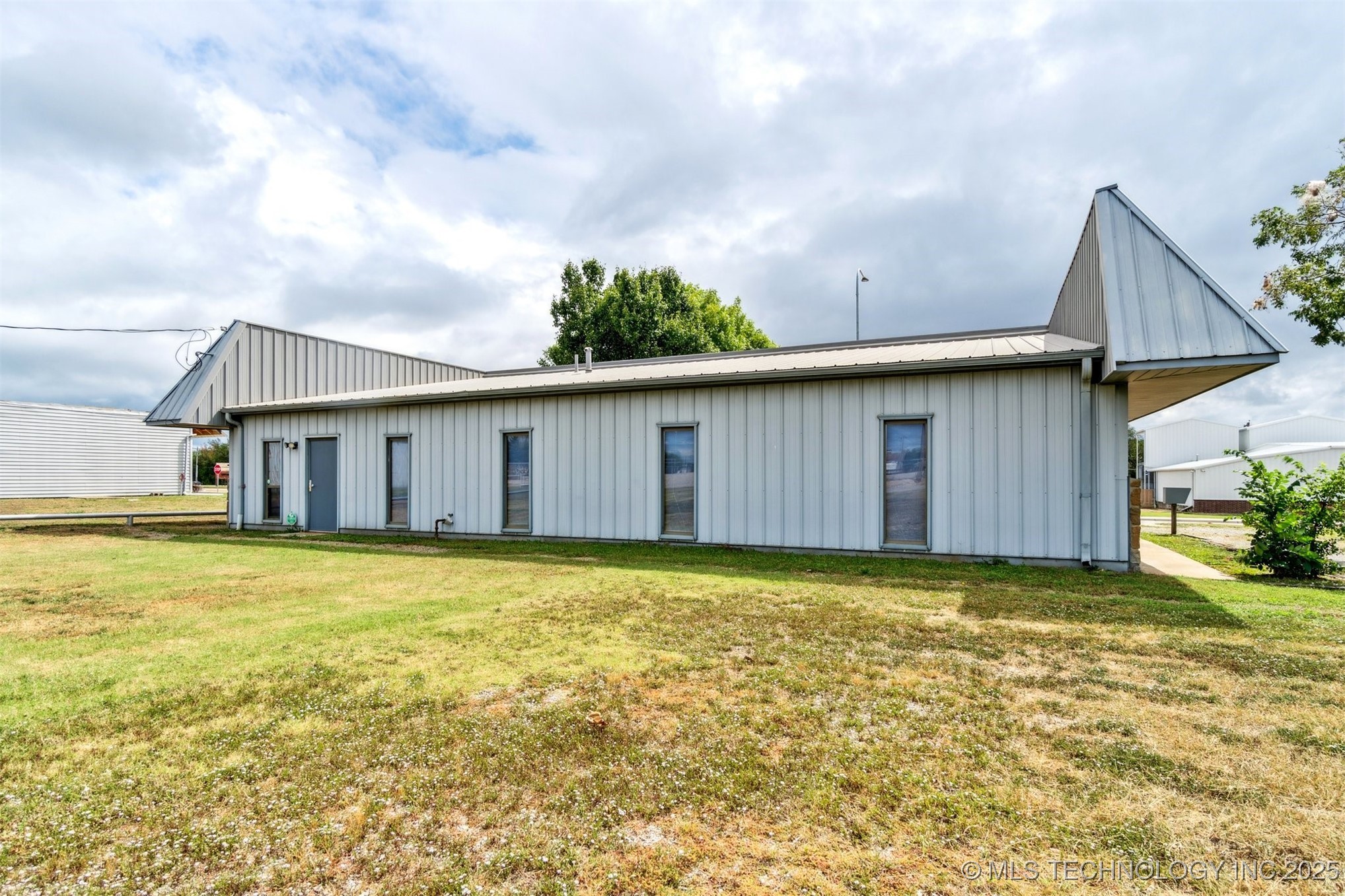 1236 E Main Street Property Photo 40