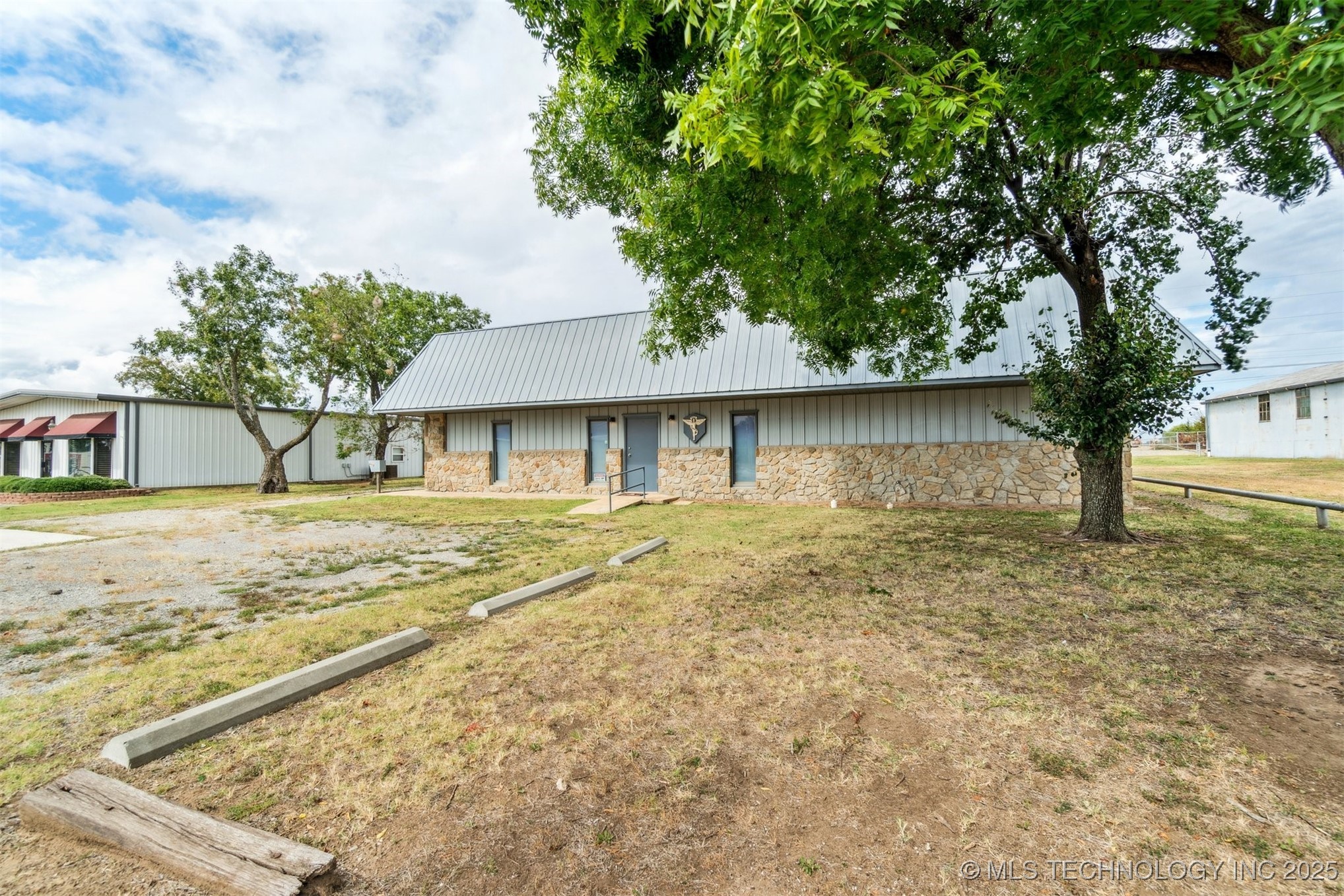 1236 E Main Street Property Photo 41