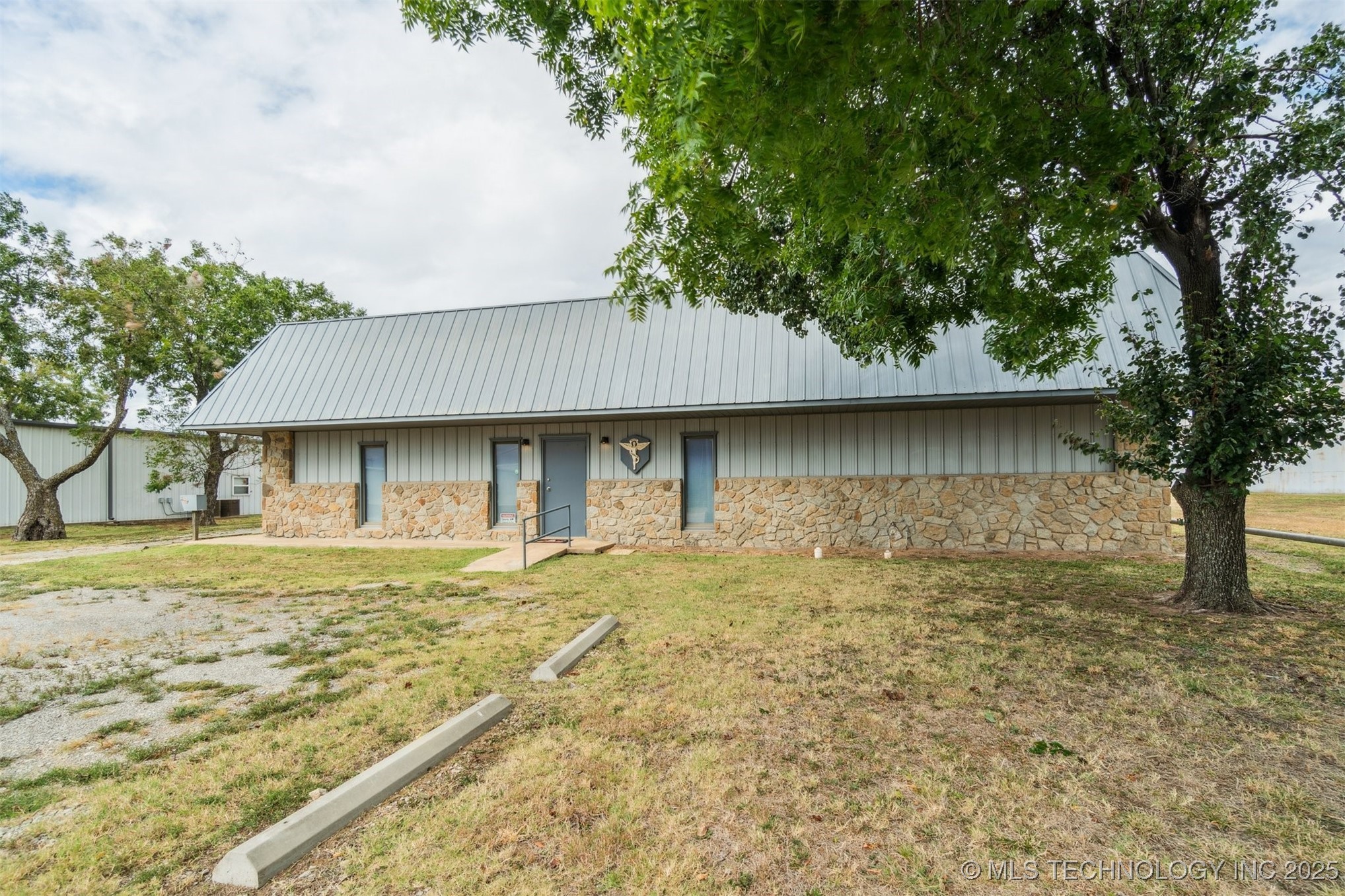 1236 E Main Street Property Photo 42