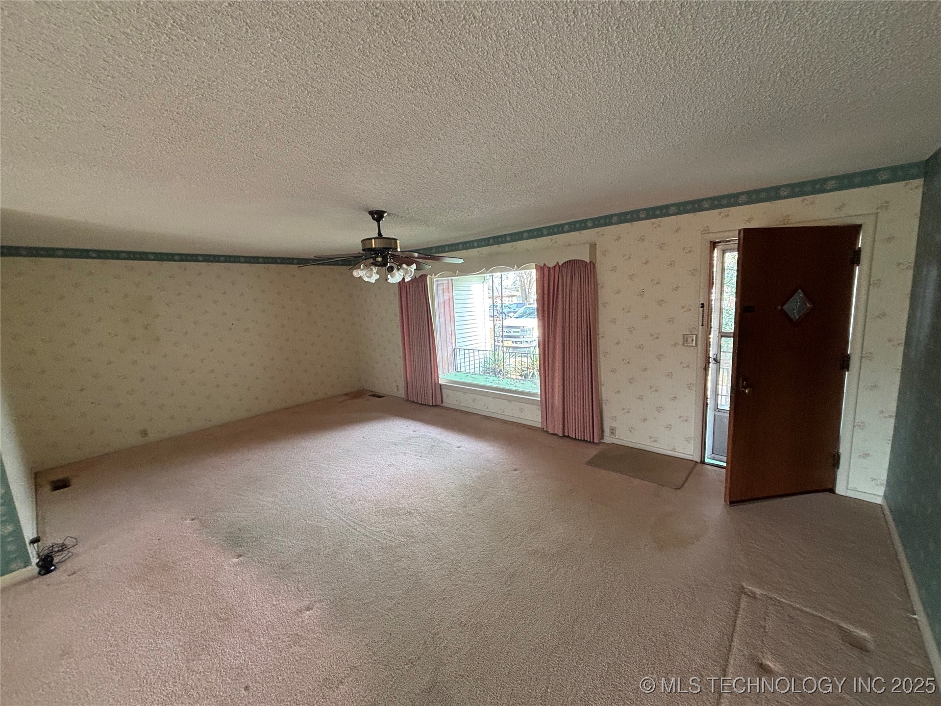 504 N D Avenue Property Photo 3