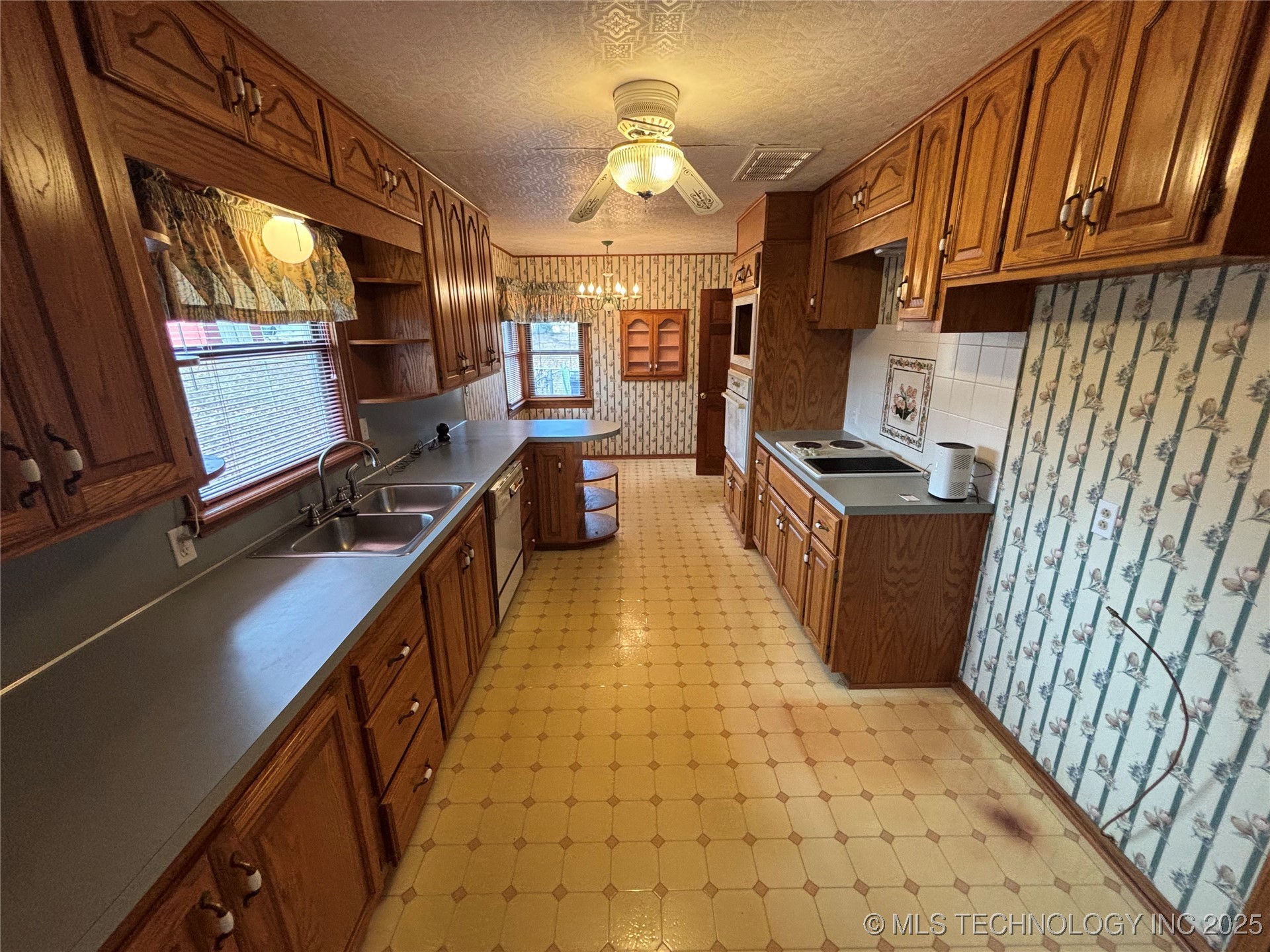 504 N D Avenue Property Photo 5