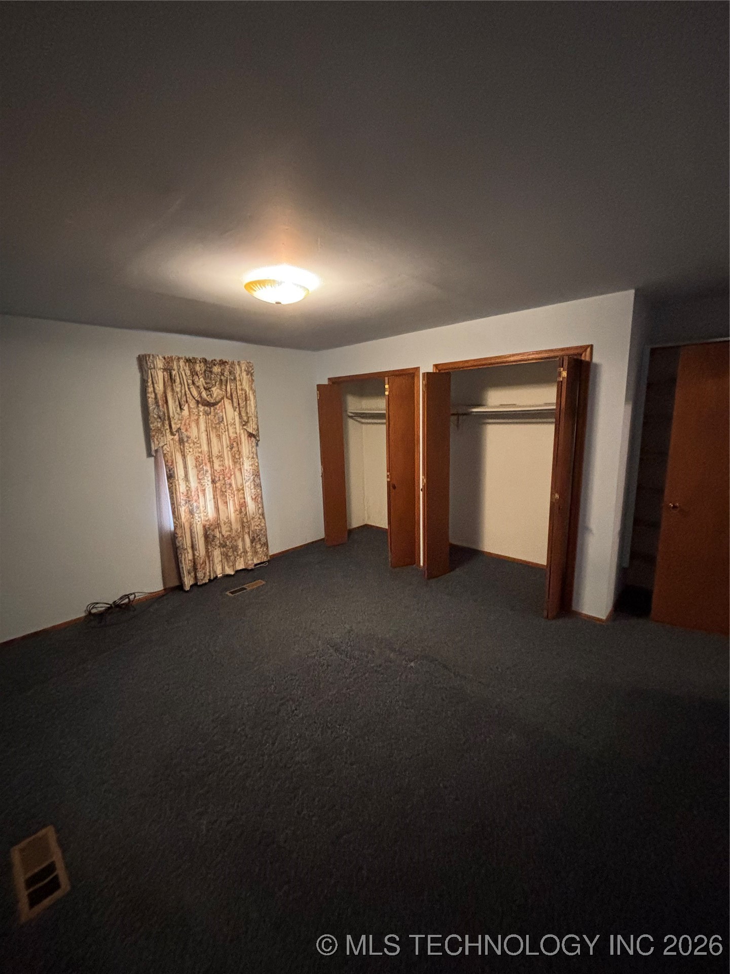 504 N D Avenue Property Photo 8